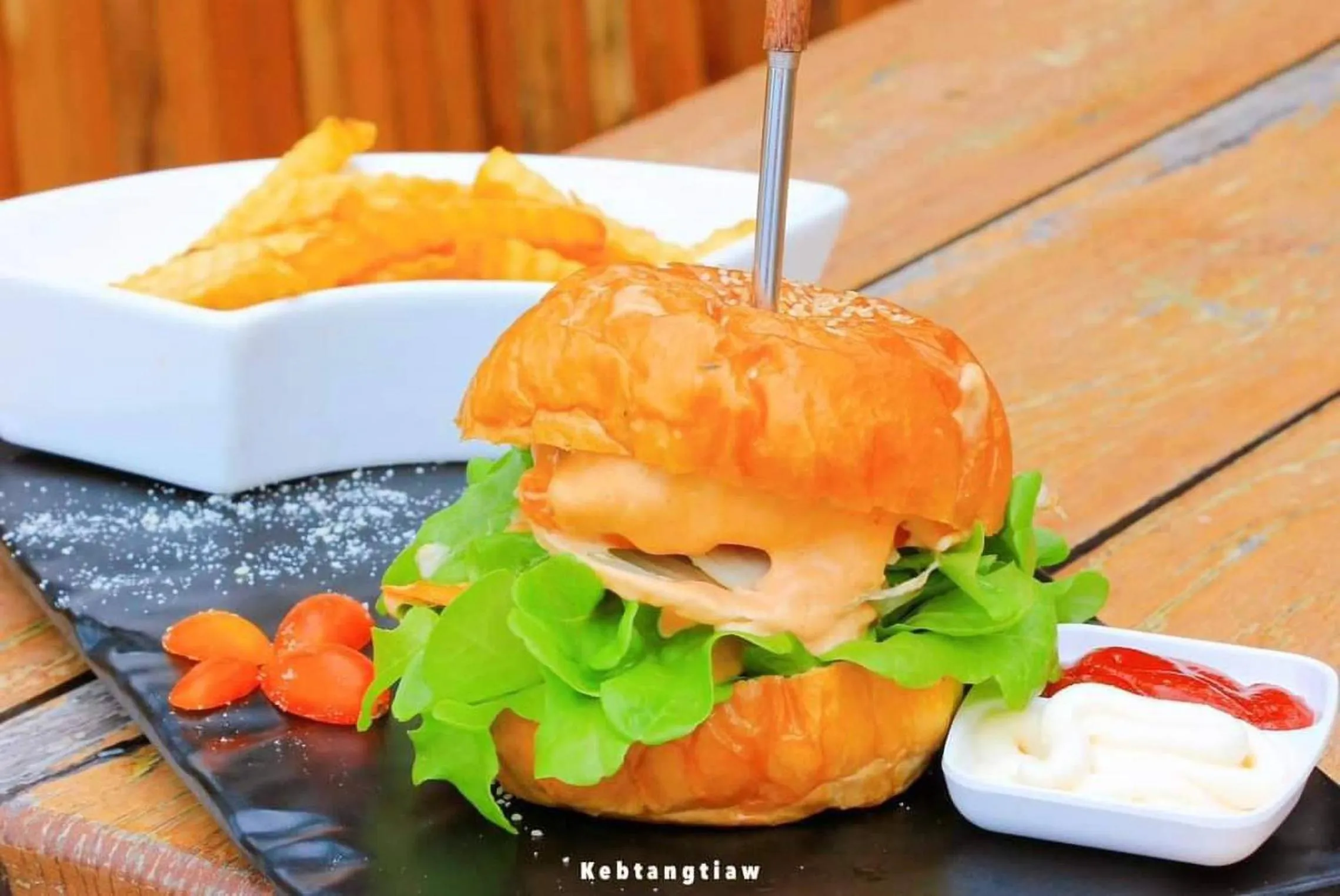 Restaurant/places to eat in Hotel Villa AoKhanom Beachfront