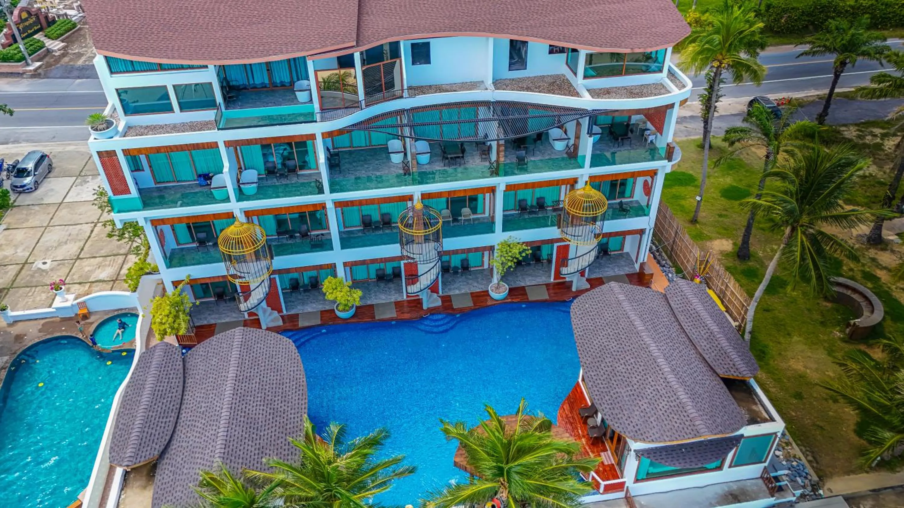 Property building in Hotel Villa AoKhanom Beachfront