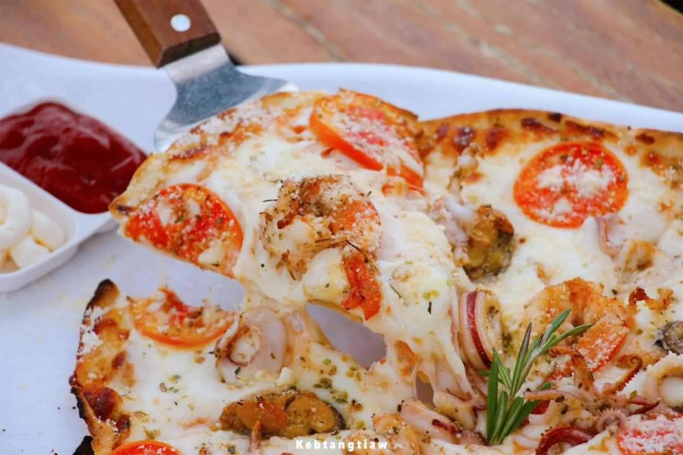 Food and drinks in Hotel Villa AoKhanom Beachfront