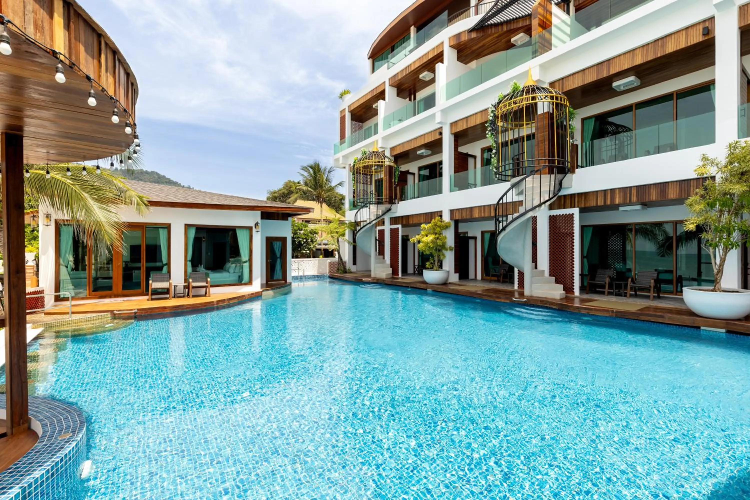 Swimming pool in Hotel Villa AoKhanom Beachfront