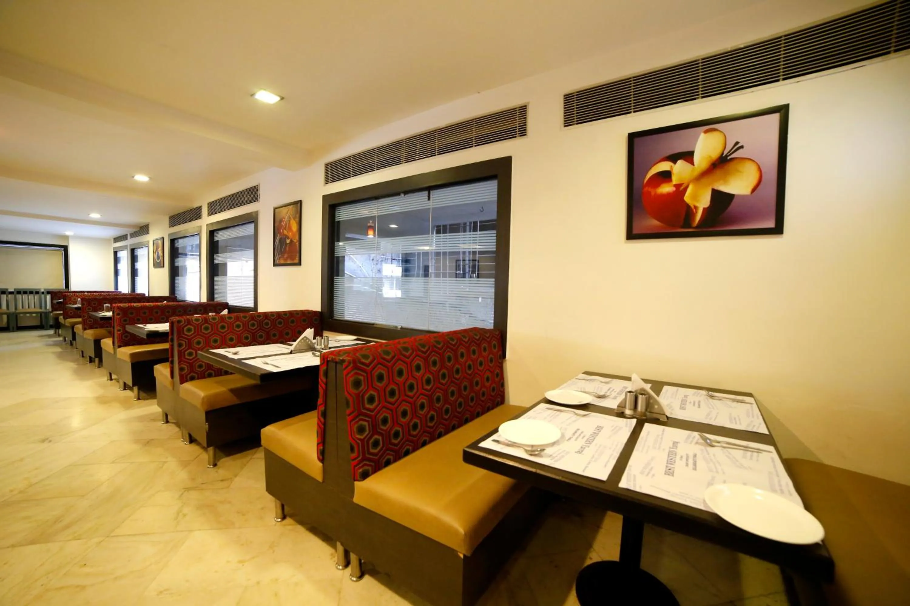 Restaurant/places to eat in Click Hotel Yuvraj