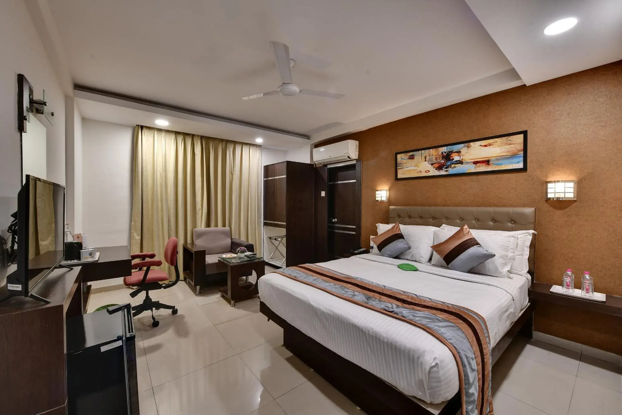 Deluxe Single Room - single occupancy in Click Hotel Yuvraj Deluxe Single Room - single occupancy in Click Hotel Yuvraj