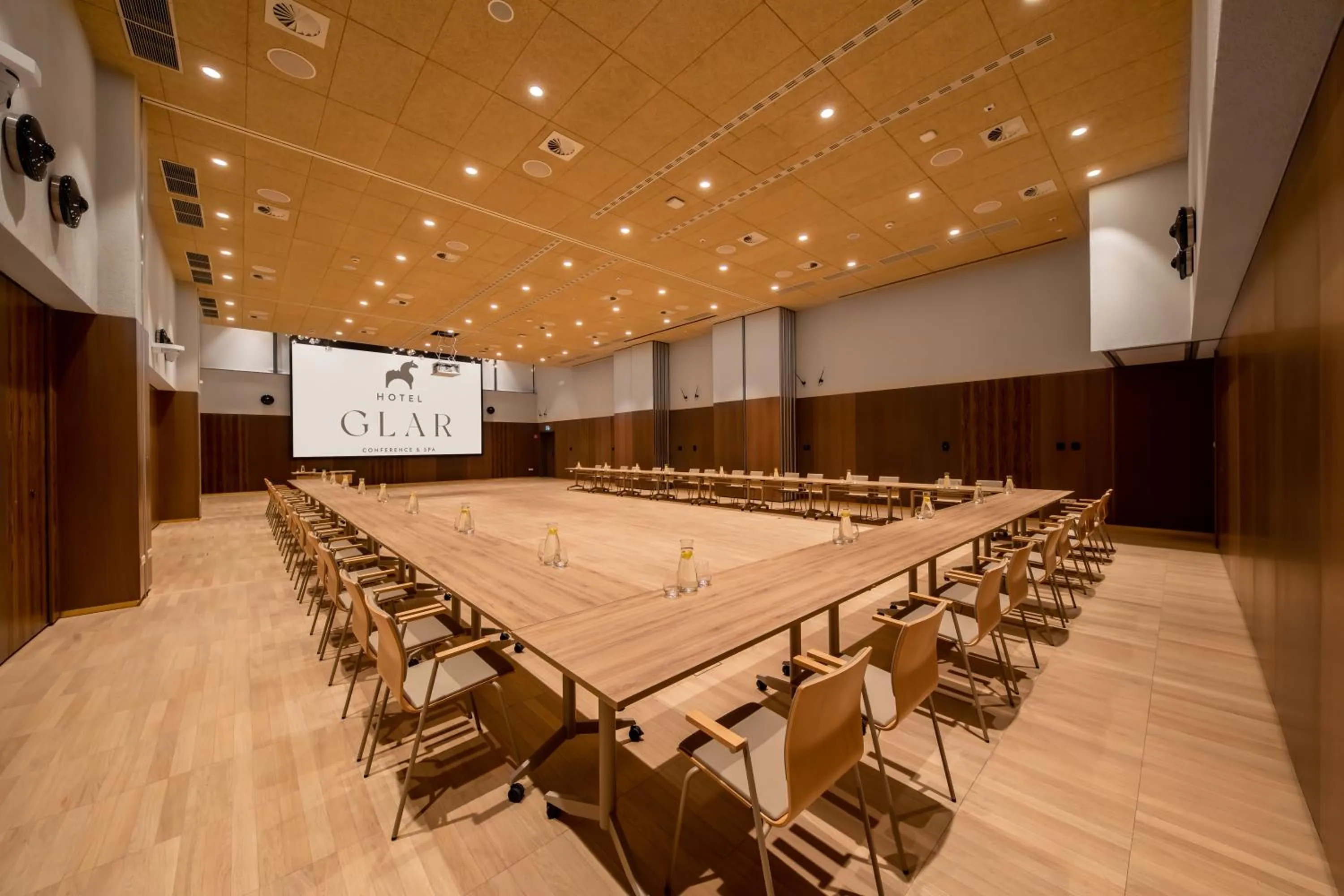 Meeting/conference room in Hotel GLAR Conference & SPA