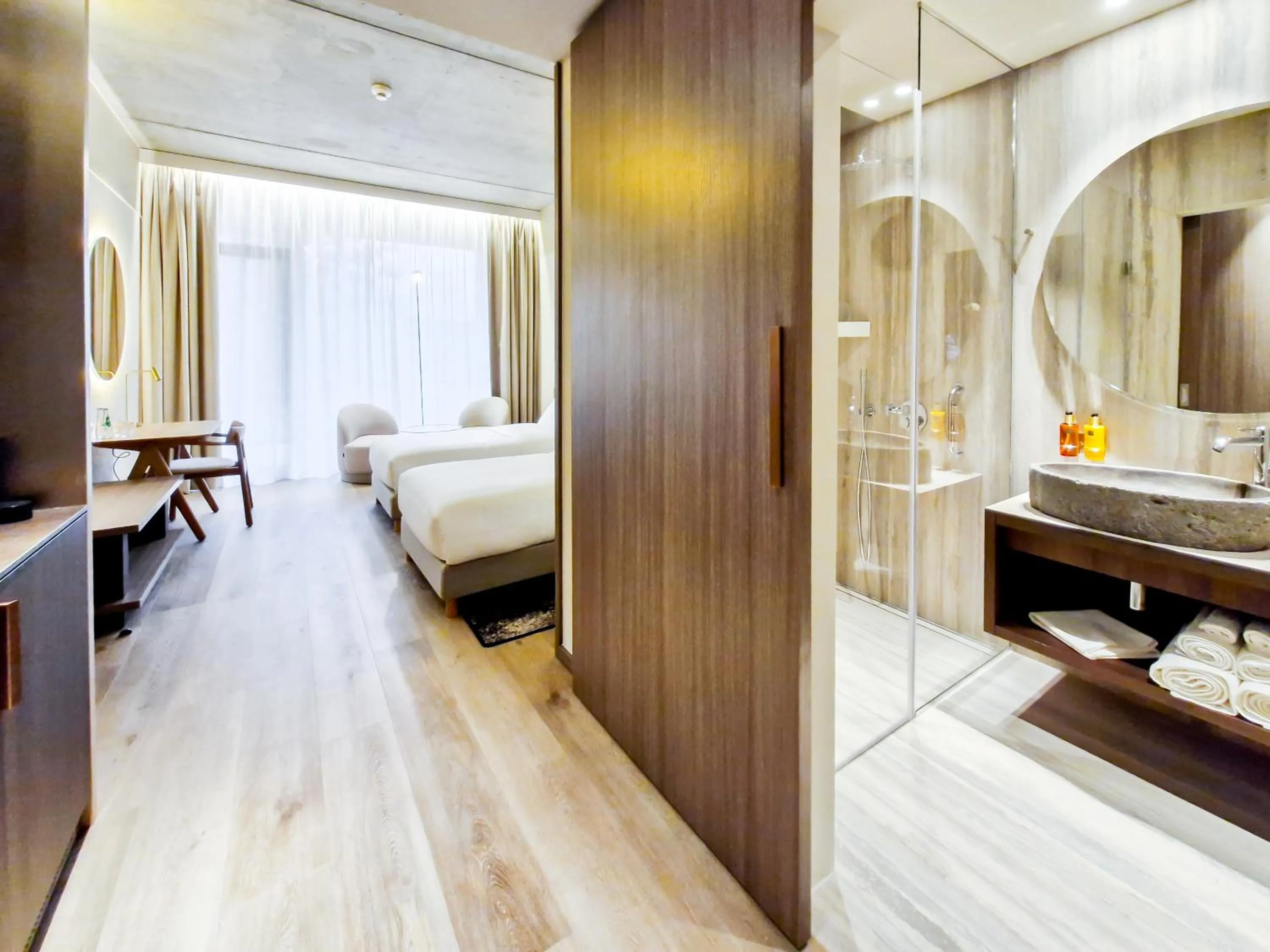 Photo of the whole room, Bed in Hotel GLAR Conference & SPA