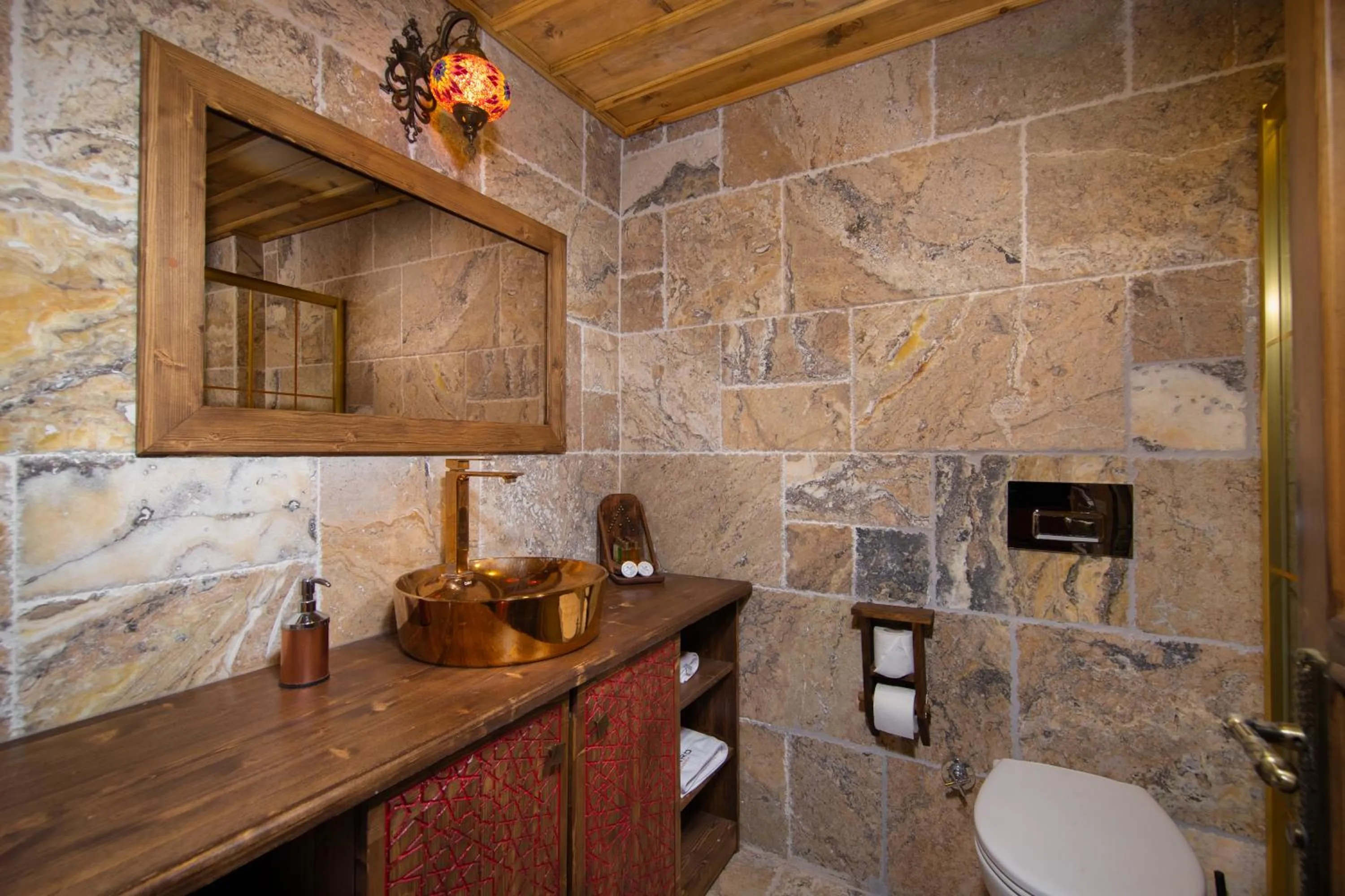 Toilet in Cappadocia Chiaro