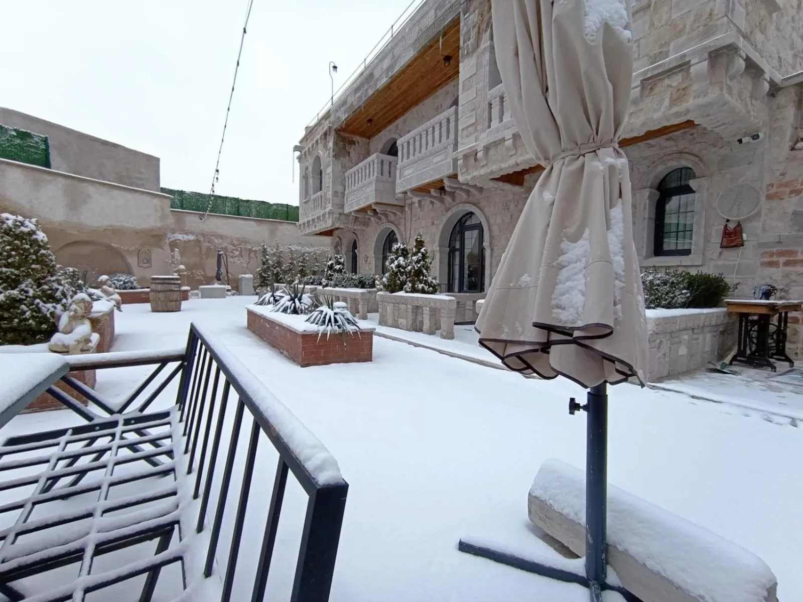 Garden in Cappadocia Chiaro