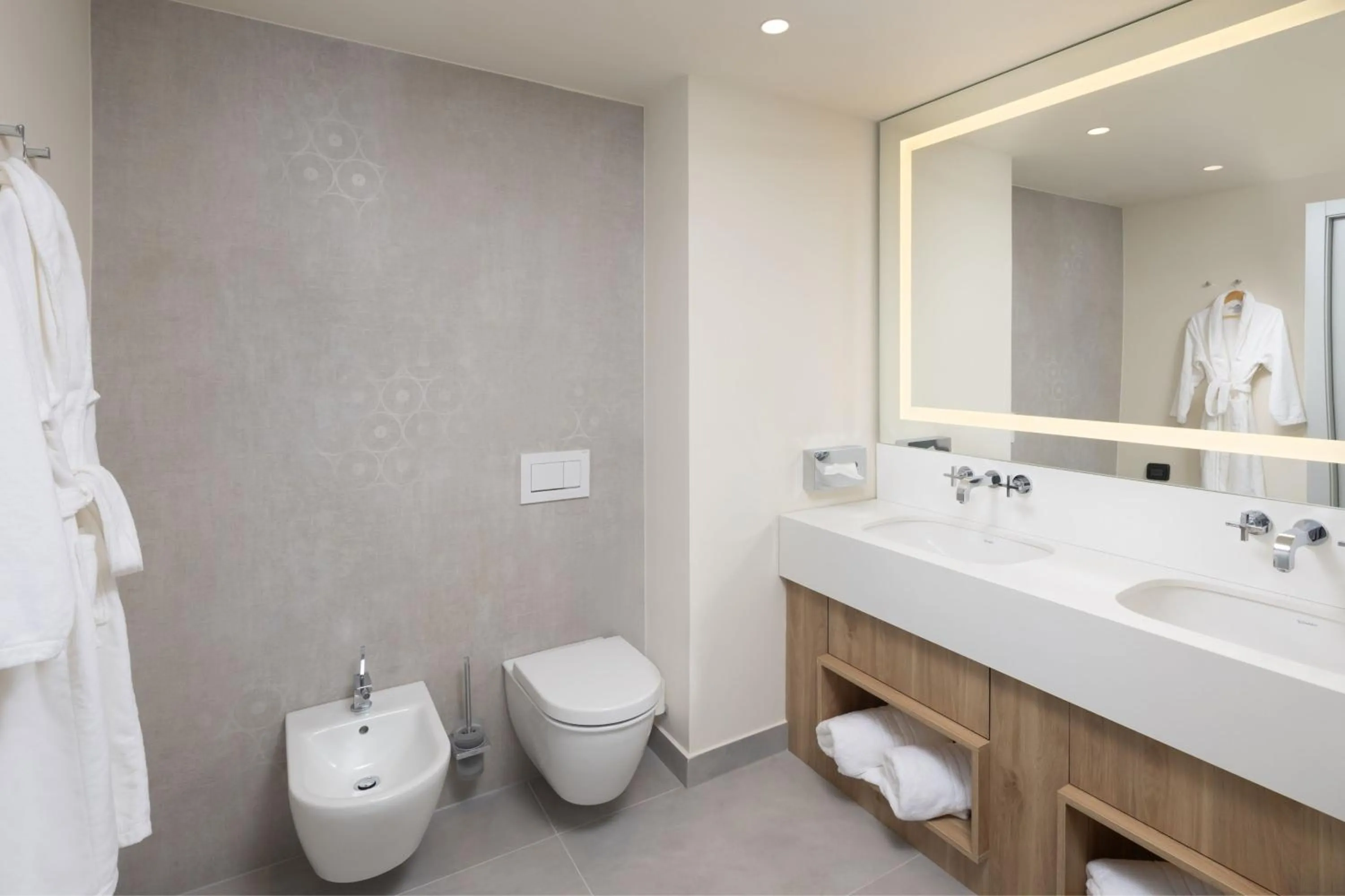 Bathroom in Courtyard by Marriott Cluj - Napoca Downtown