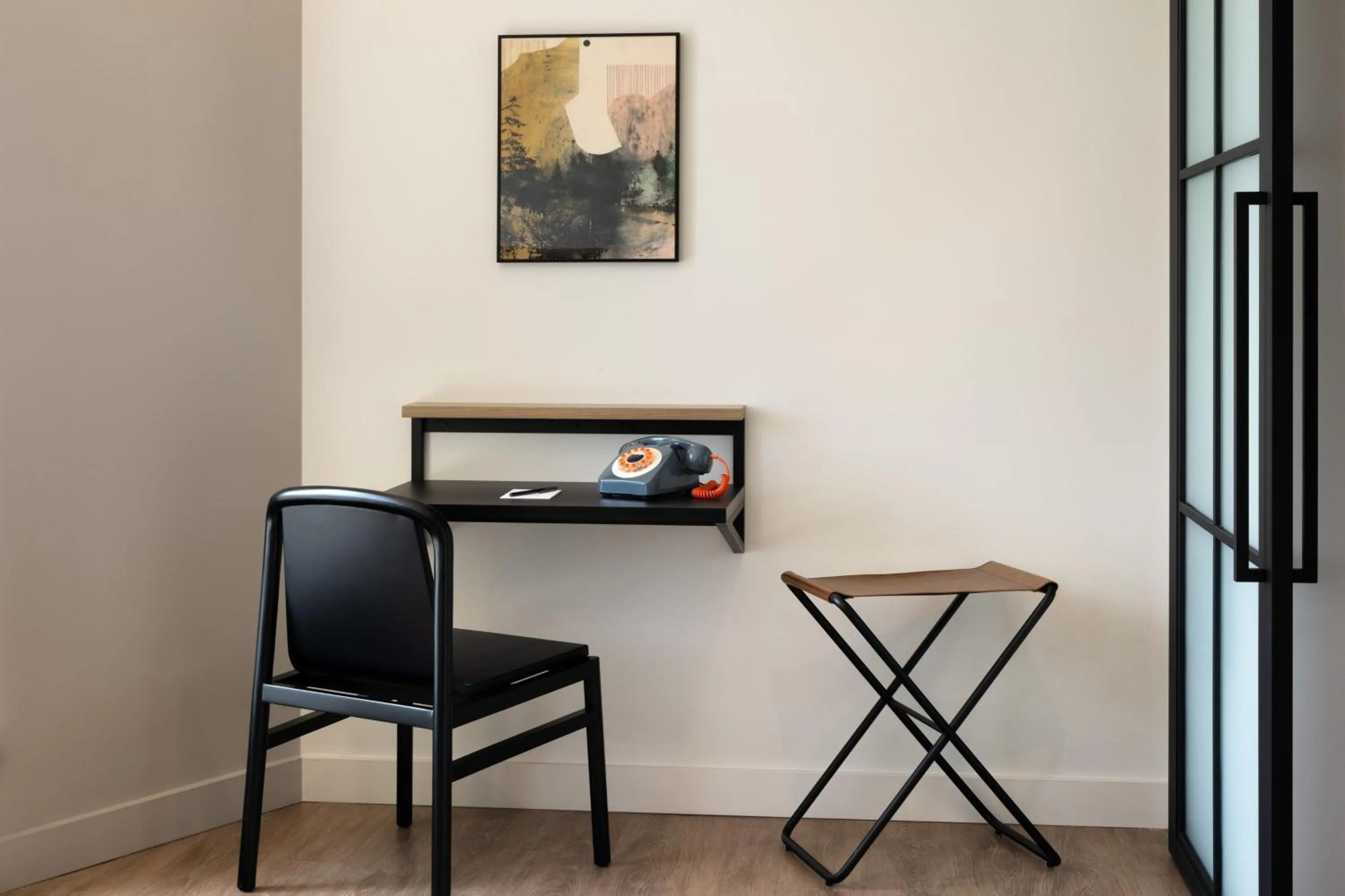 Photo of the whole room in Moxy Boulder University