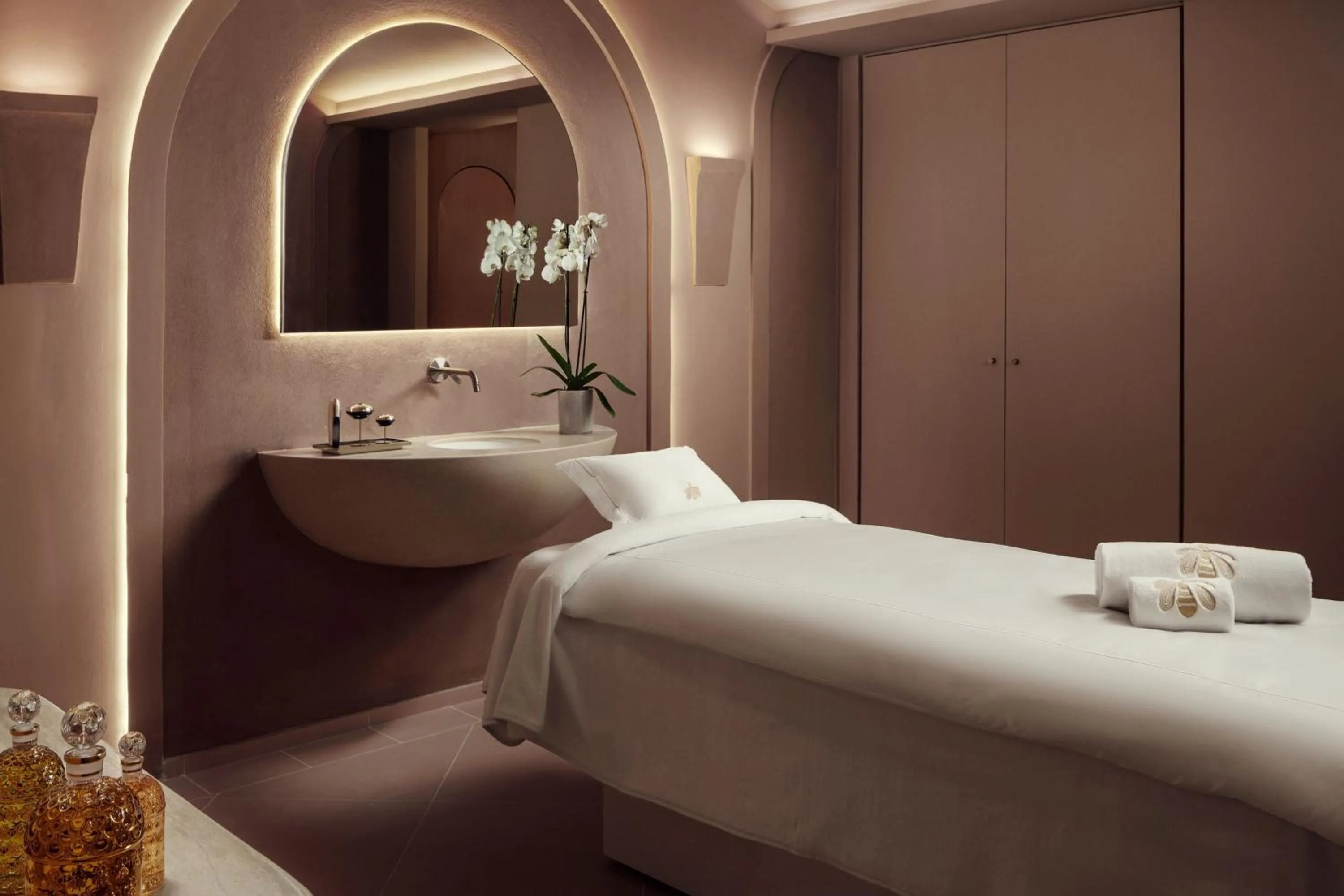 Spa and wellness centre/facilities, Bed in The St. Regis Al Mouj Muscat Resort