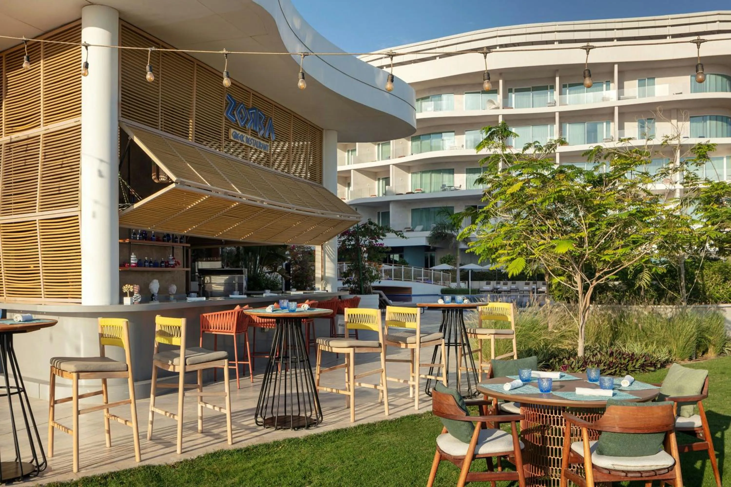 Restaurant/places to eat in The St. Regis Al Mouj Muscat Resort