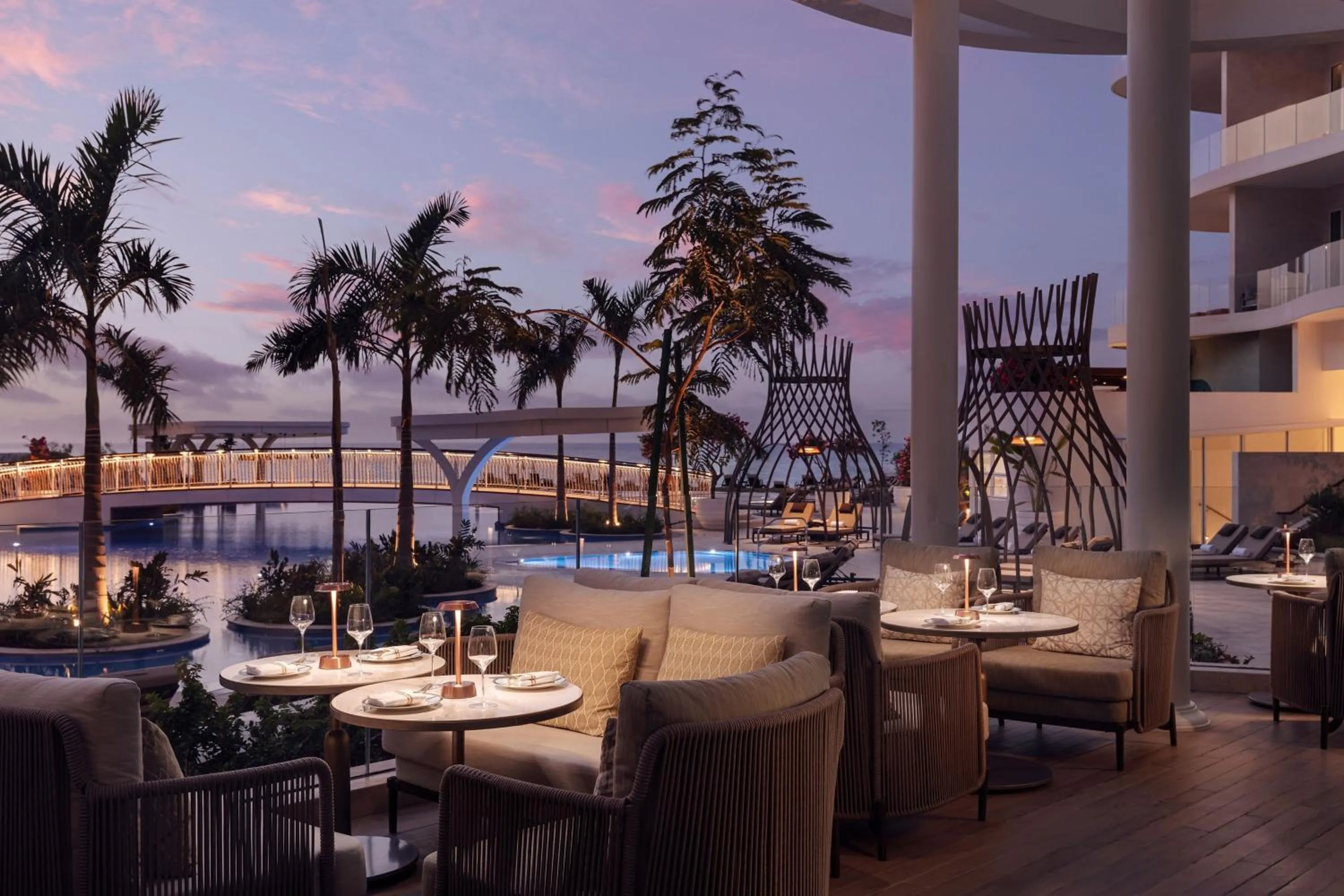 Lounge or bar in The St. Regis Al Mouj Muscat Resort