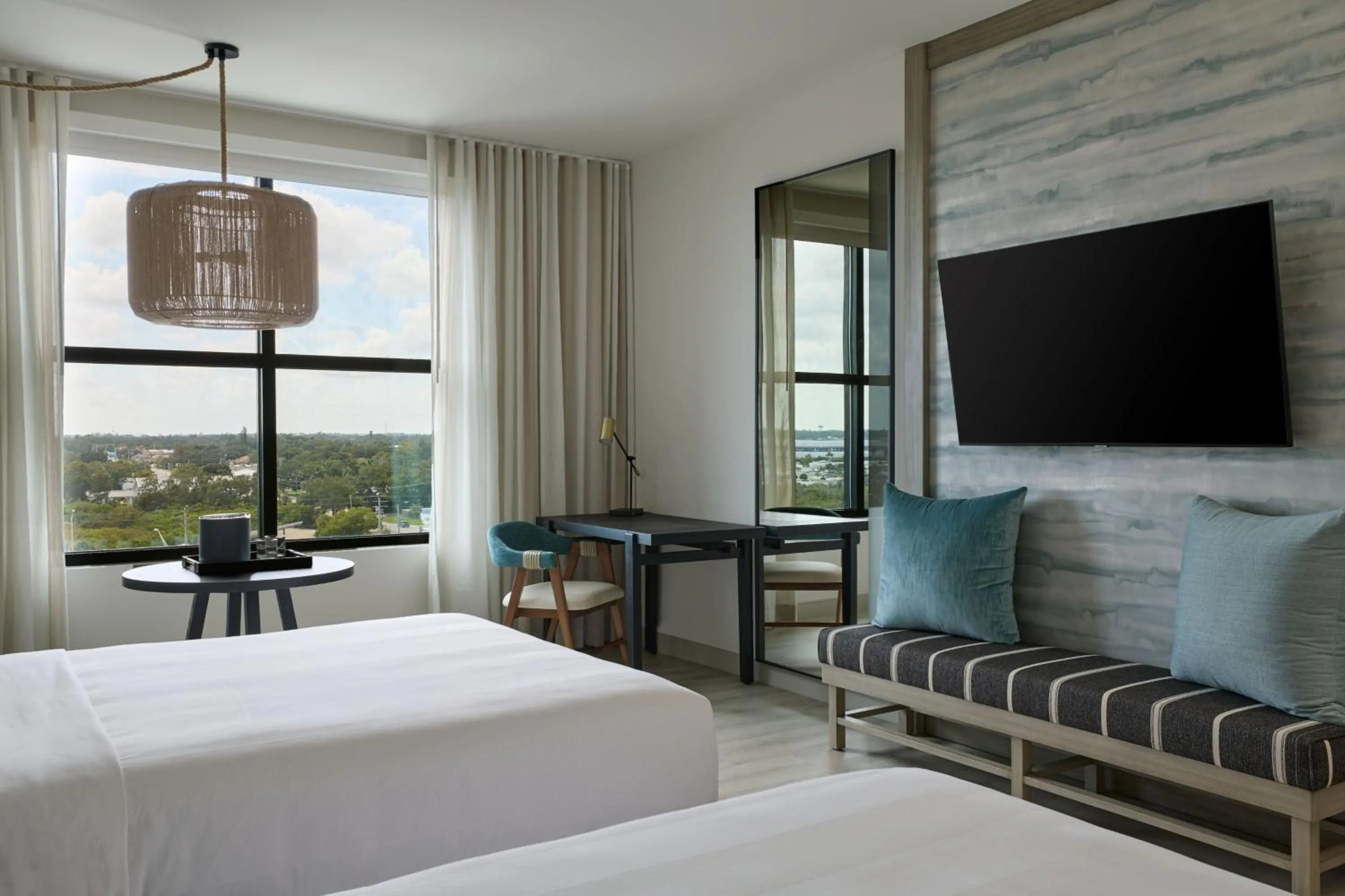 Photo of the whole room, Bed in Palmetto Marriott Resort & Spa