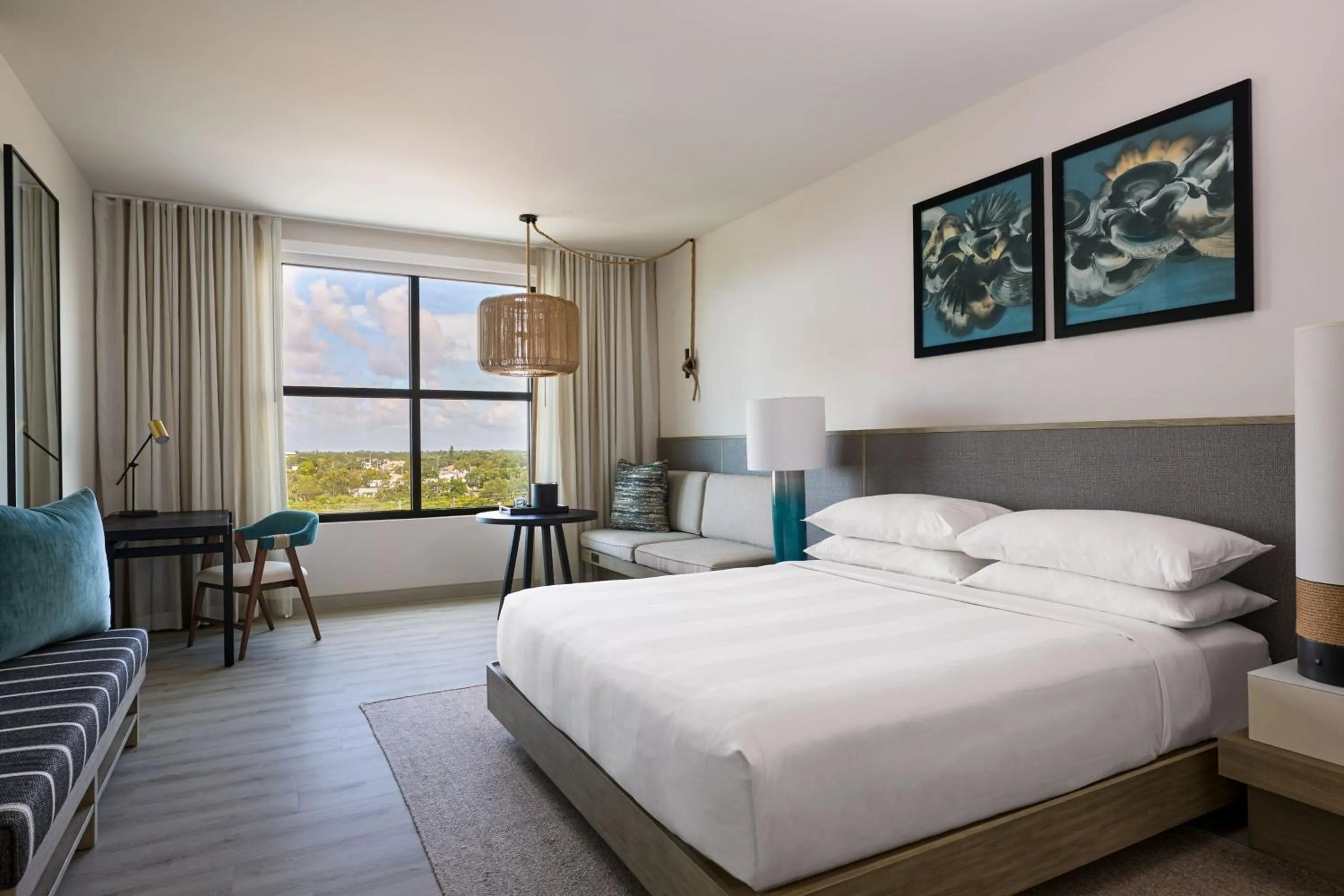 Photo of the whole room, Bed in Palmetto Marriott Resort & Spa