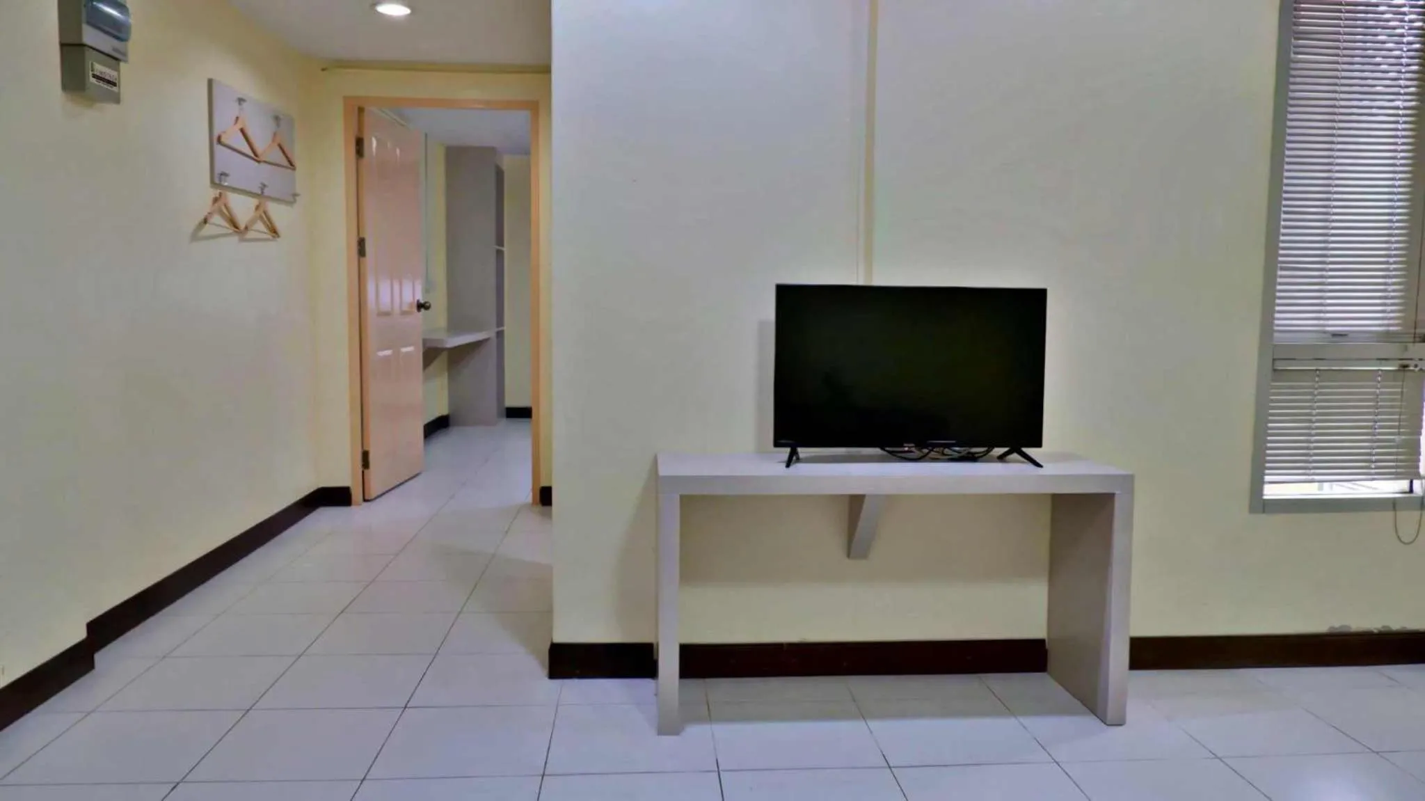 TV and multimedia in Aryan Suites Hotel