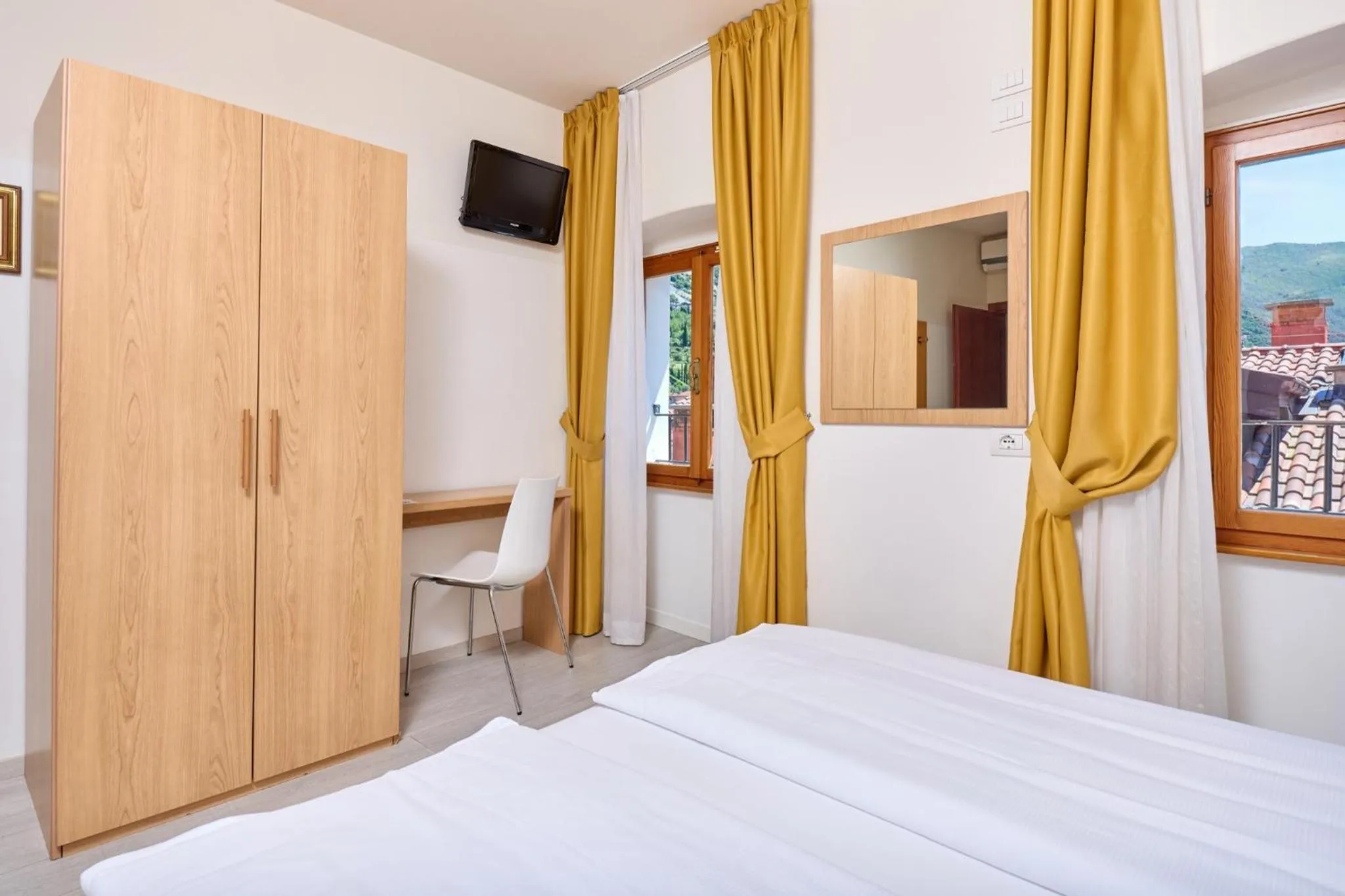 Bedroom, Bed in Hotel Geier