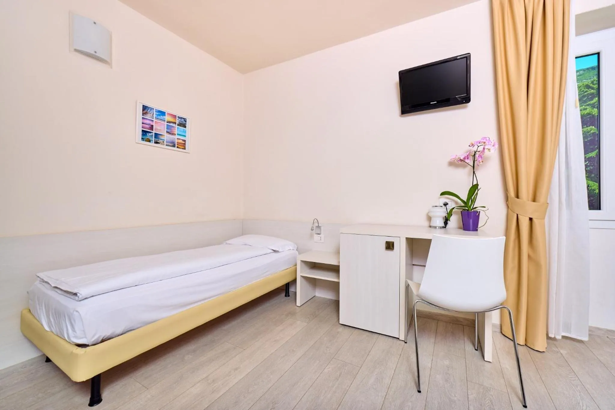 Bedroom, Bed in Hotel Geier