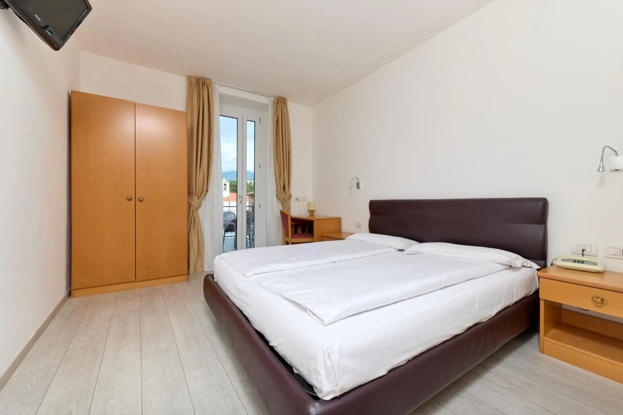 Bedroom, Bed in Hotel Geier