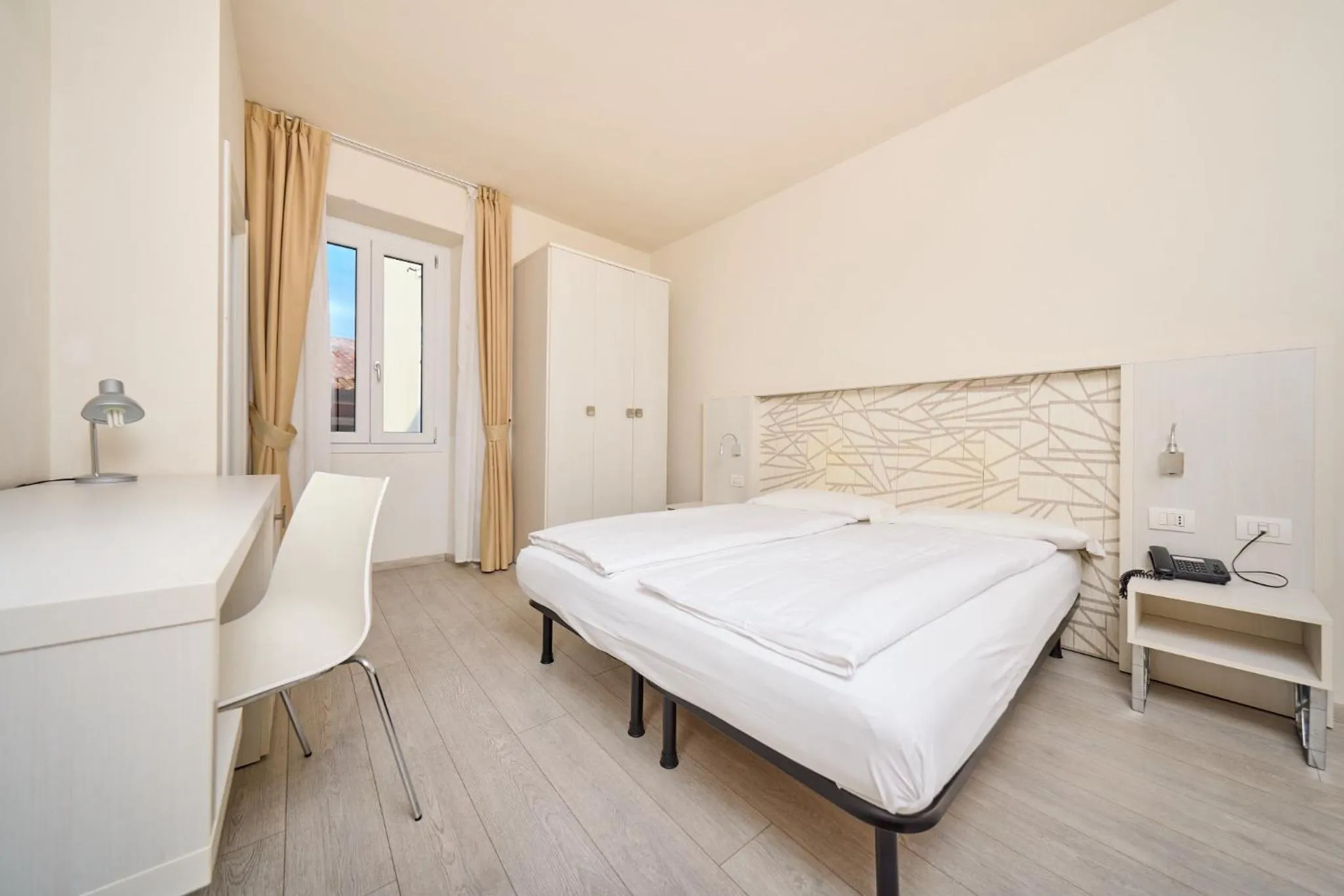 Bedroom, Bed in Hotel Geier