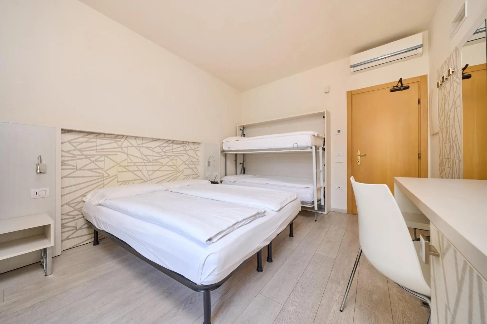 Bedroom, Bed in Hotel Geier