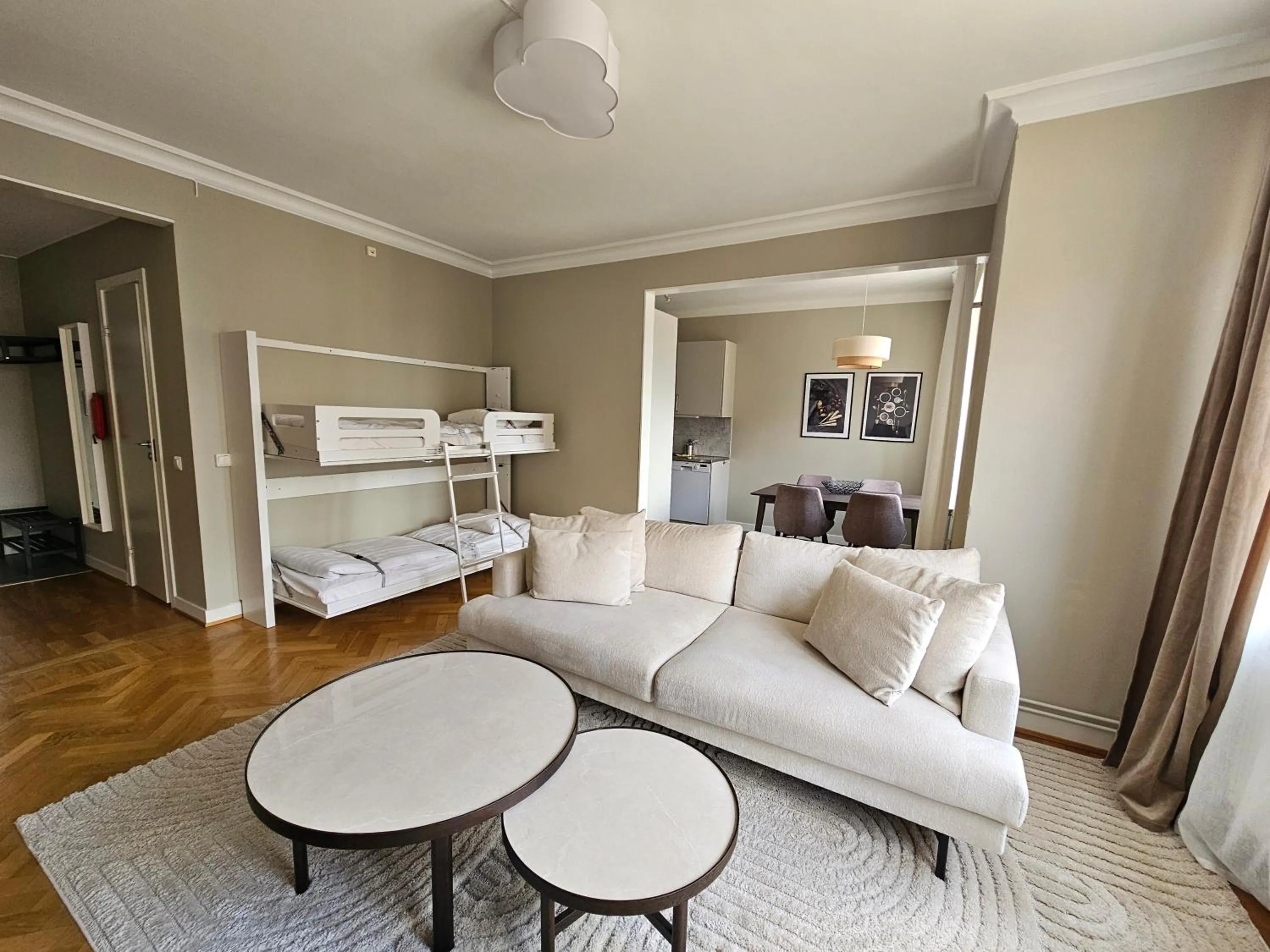 Bed in Live and Stay VR40