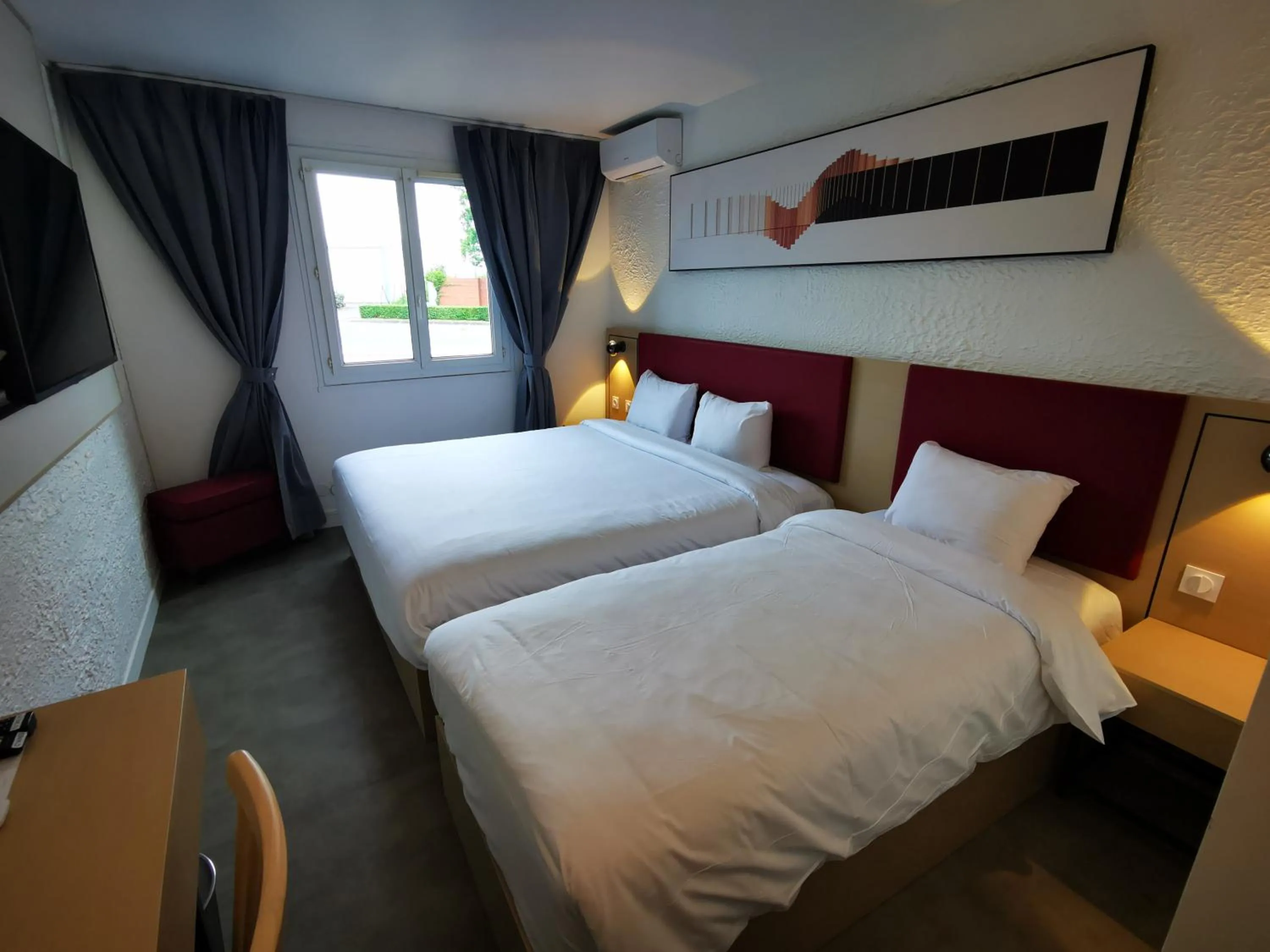 Bedroom, Bed in Anaïs Hôtel Bourges Nord Saint-Doulchard