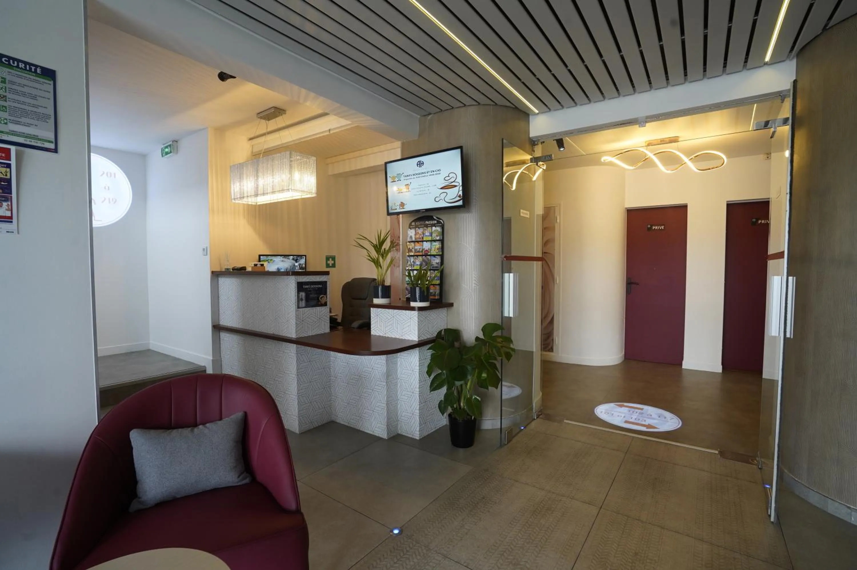 Property building in Anaïs Hôtel Bourges Nord Saint-Doulchard