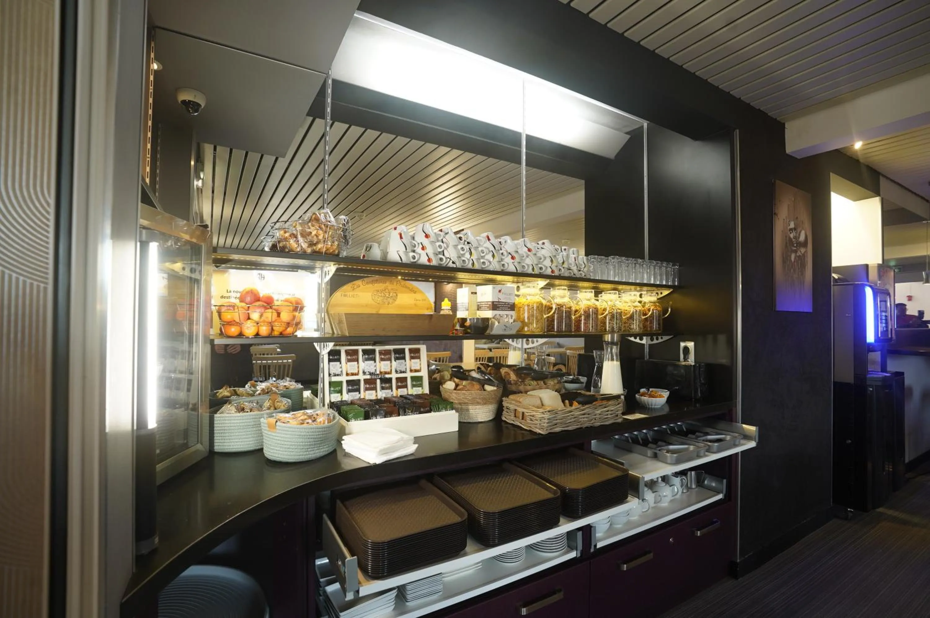 Breakfast in Anaïs Hôtel Bourges Nord Saint-Doulchard