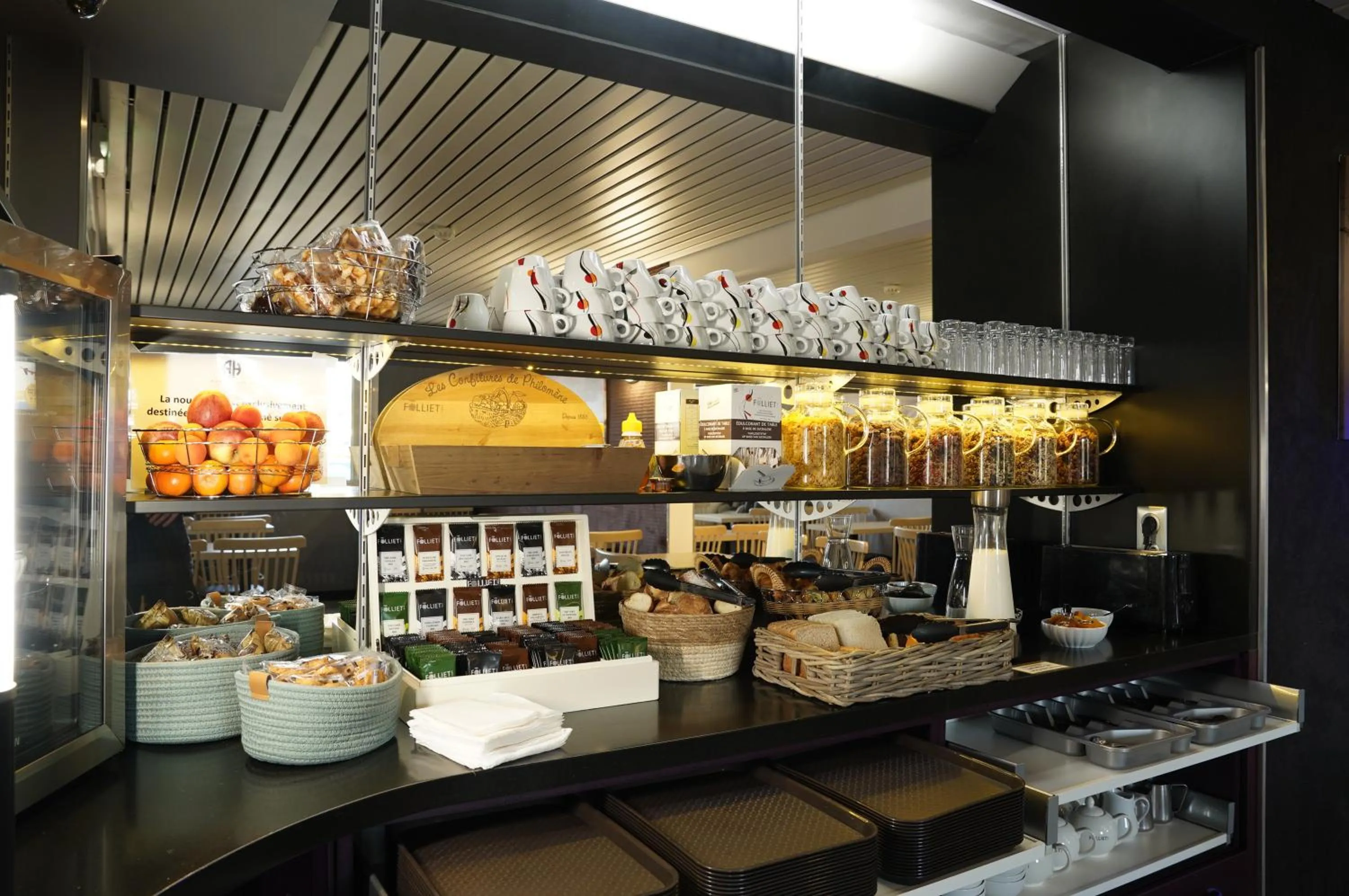 Breakfast in Anaïs Hôtel Bourges Nord Saint-Doulchard