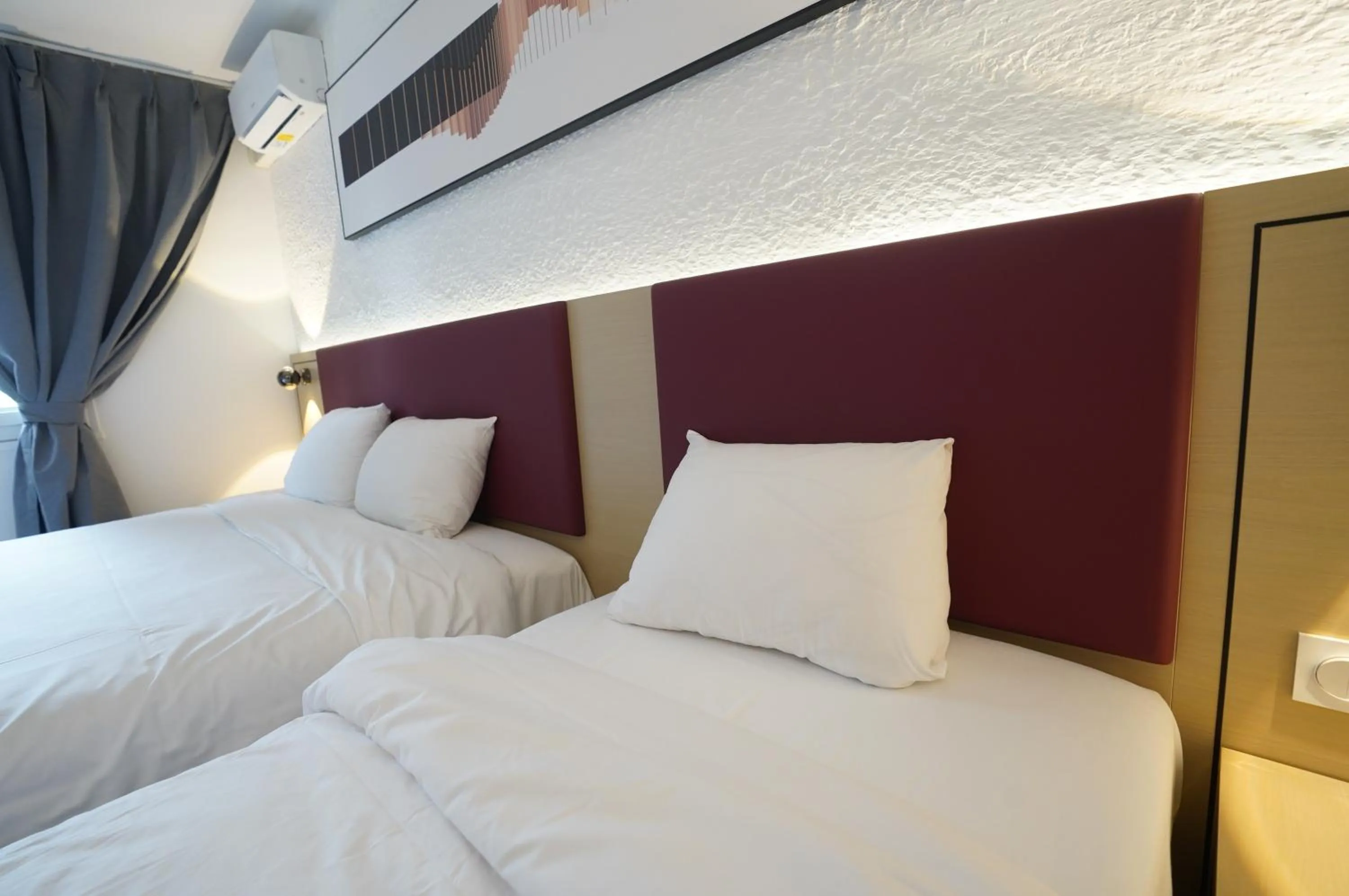 Bed in Anaïs Hôtel Bourges Nord Saint-Doulchard