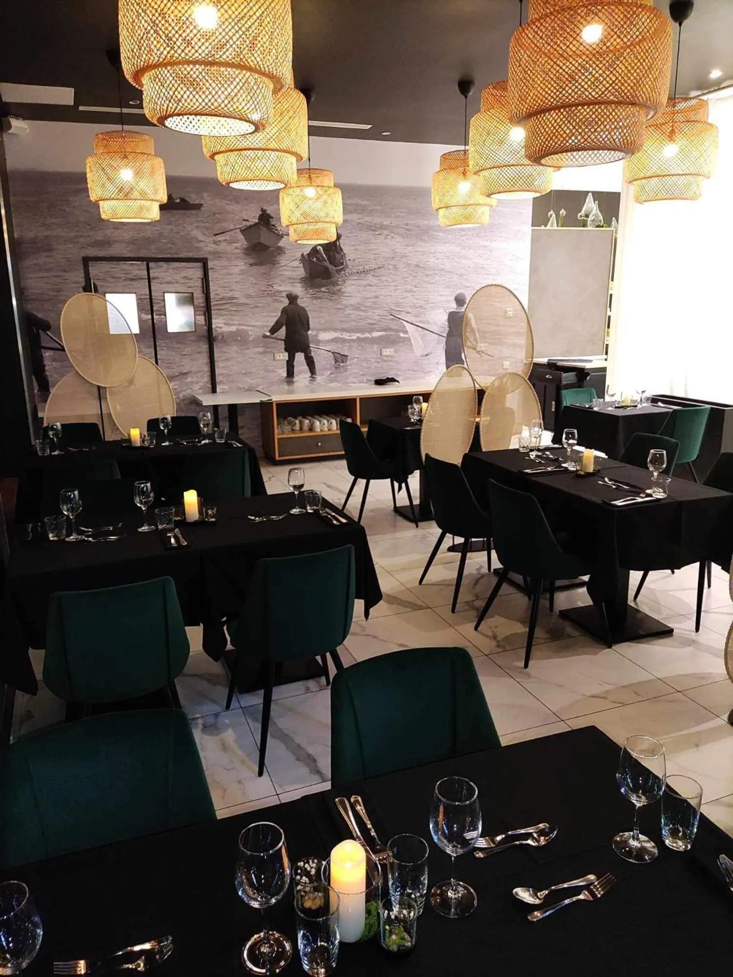 Restaurant/places to eat in Les Terrasses du Port