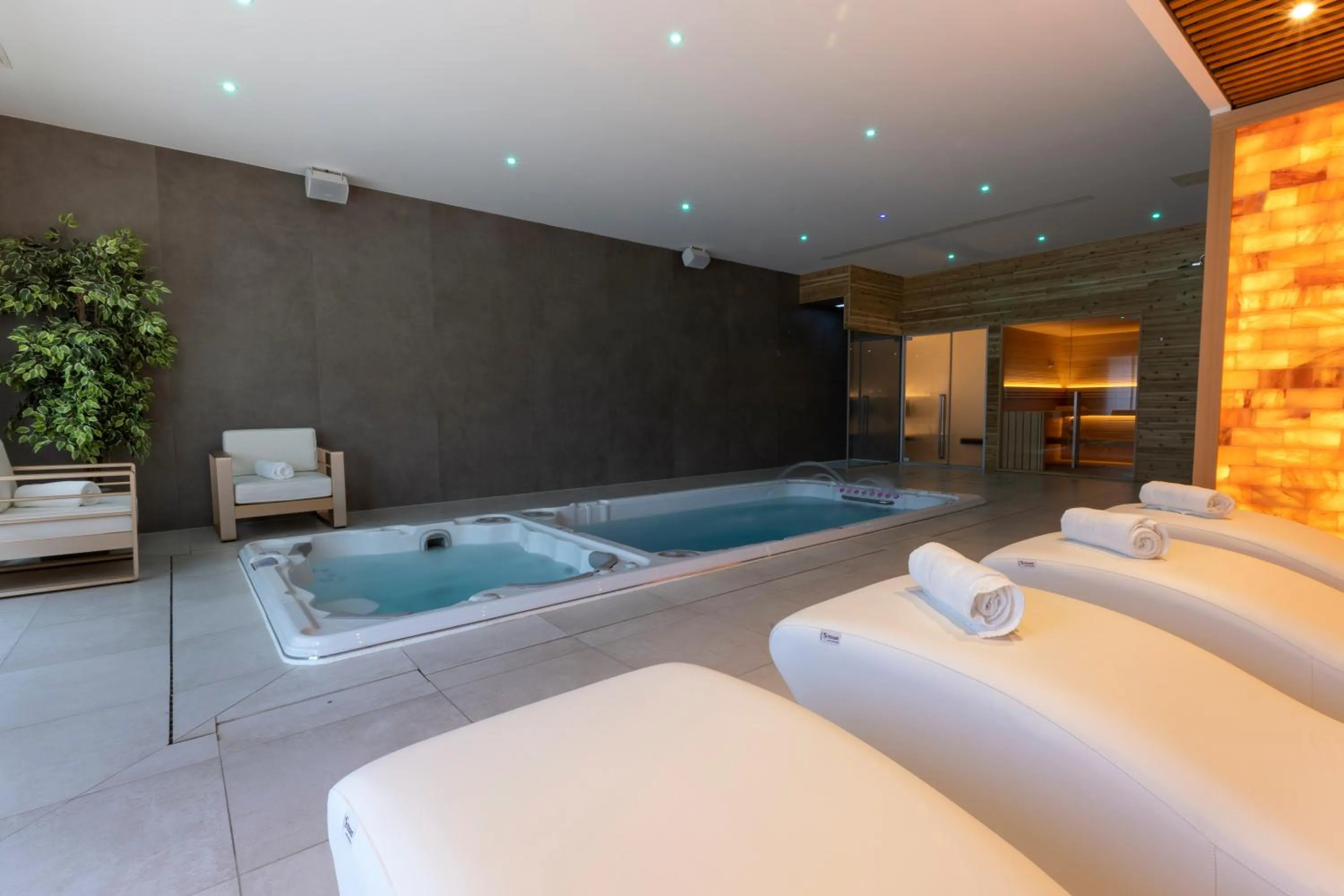 Hot Tub in Les Terrasses du Port
