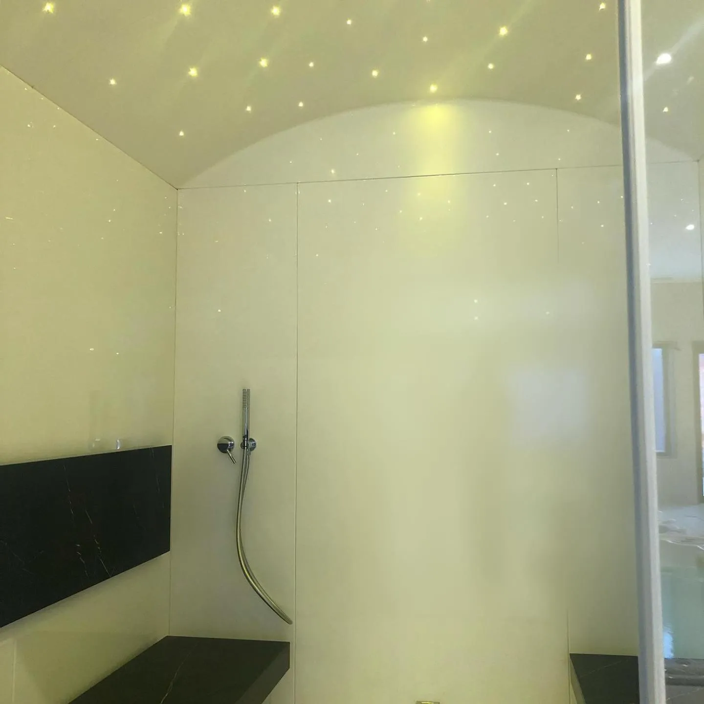 Steam room in Les Terrasses du Port
