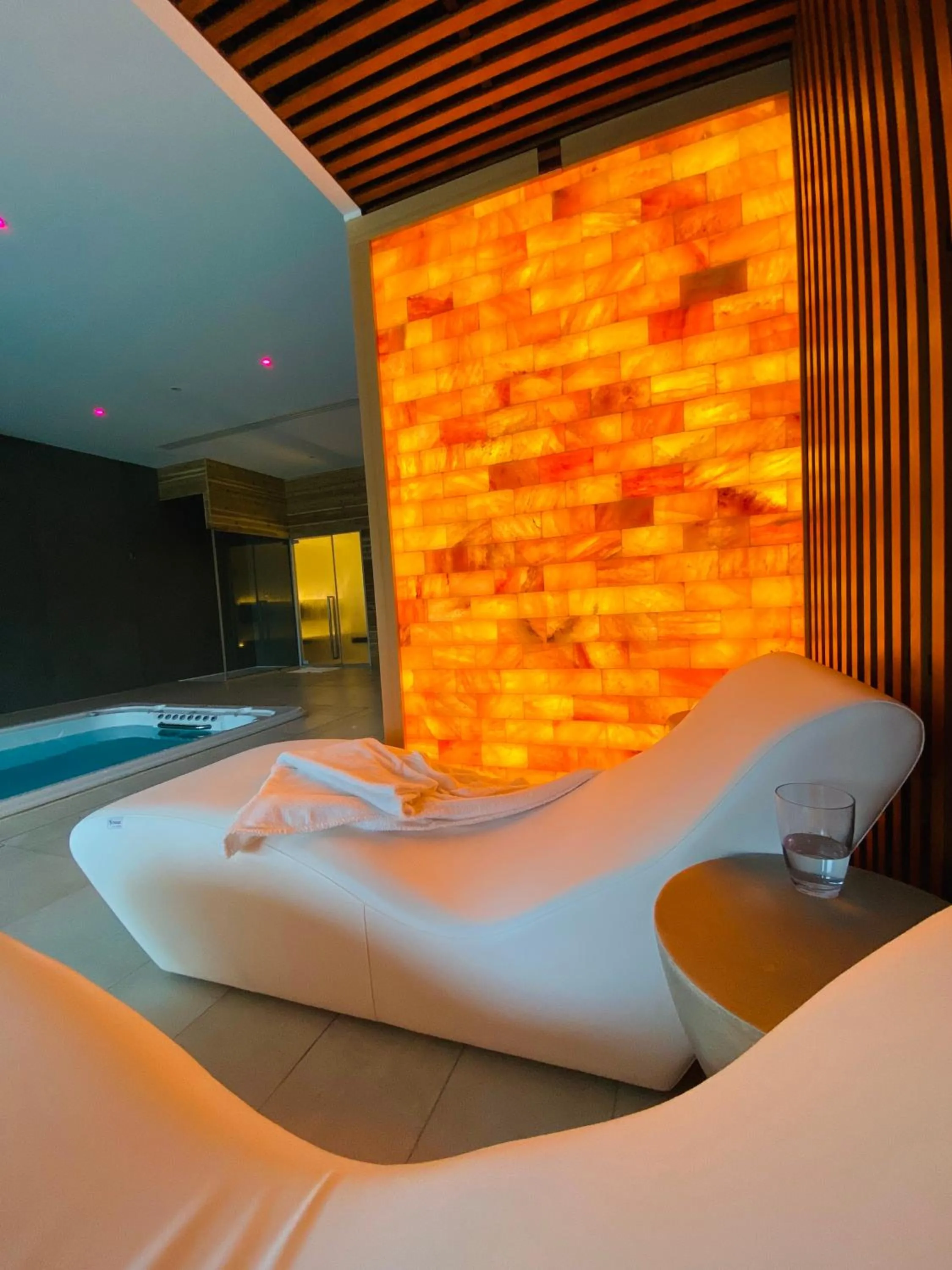 Hot Tub, Bed in Les Terrasses du Port