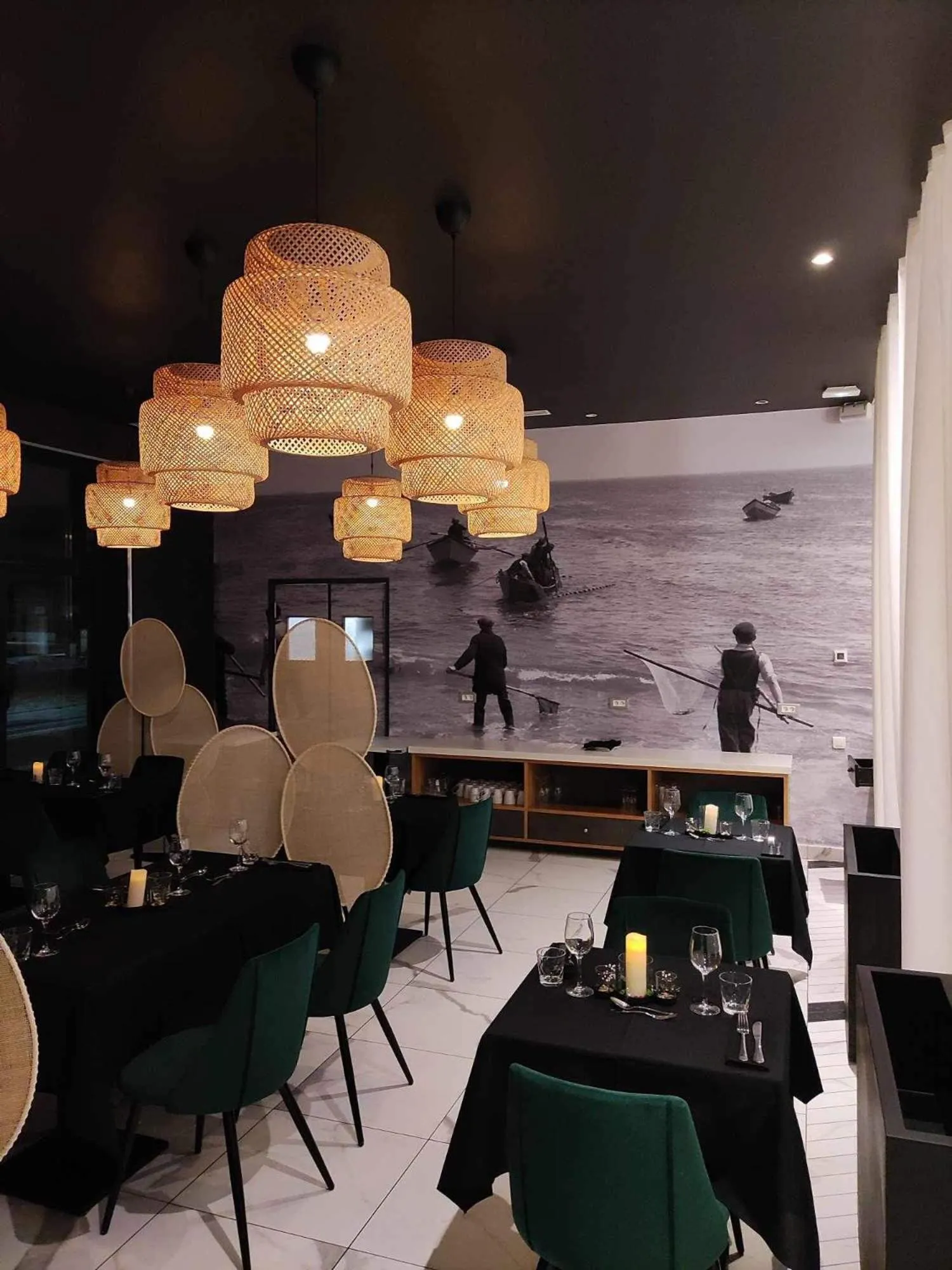 Restaurant/places to eat in Les Terrasses du Port