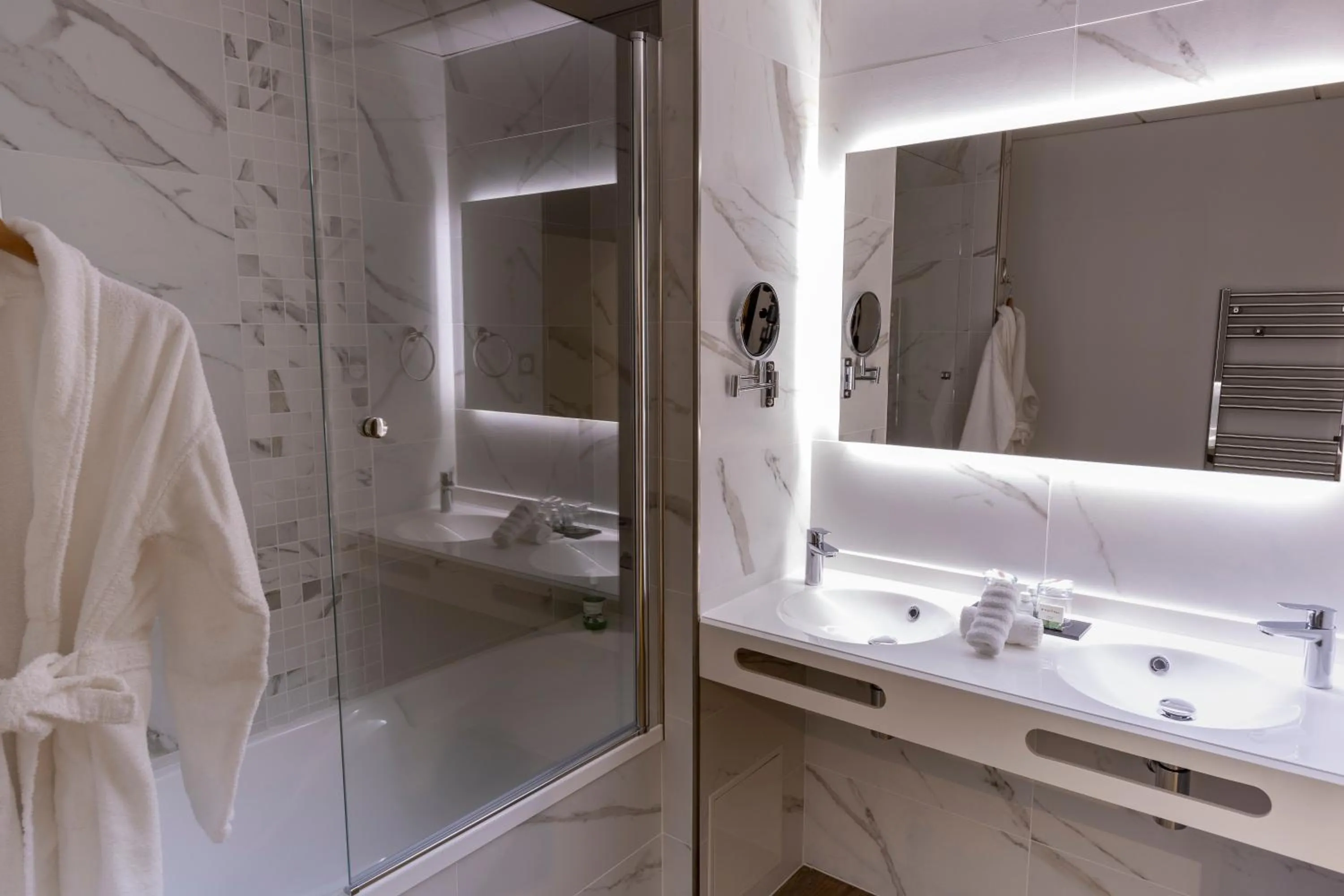 Shower in Les Terrasses du Port