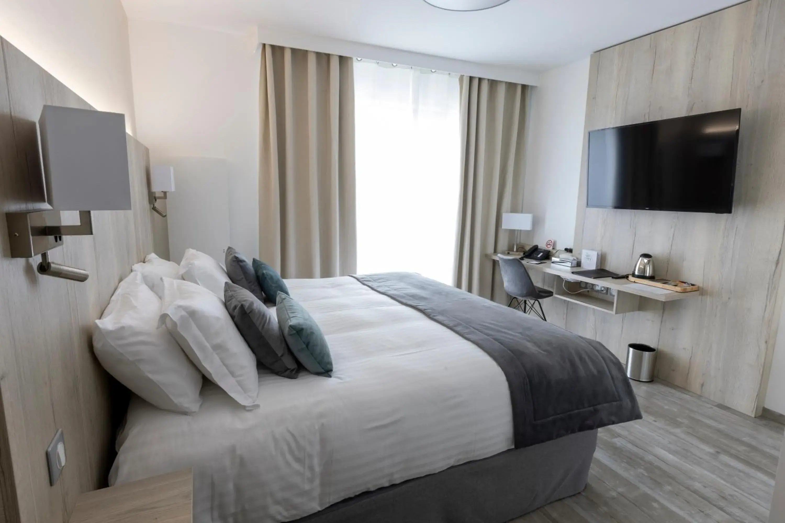 Double Room with Sea View in Les Terrasses du Port Double Room with Sea View in Les Terrasses du Port