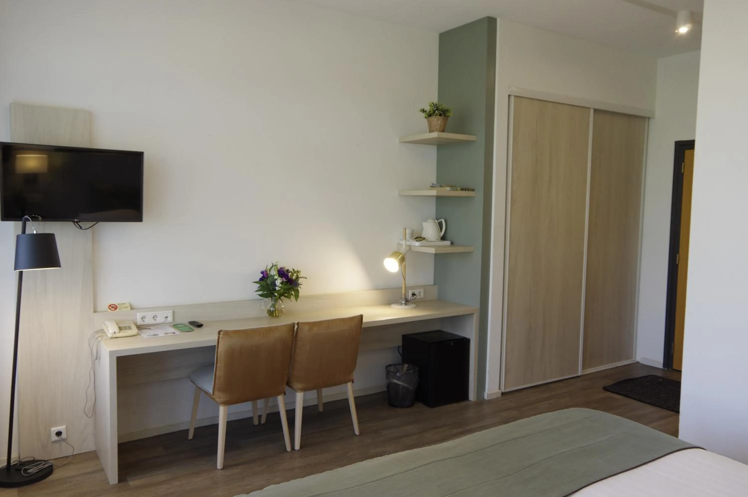 Seating area in Hotel and Restaurant van Saaze