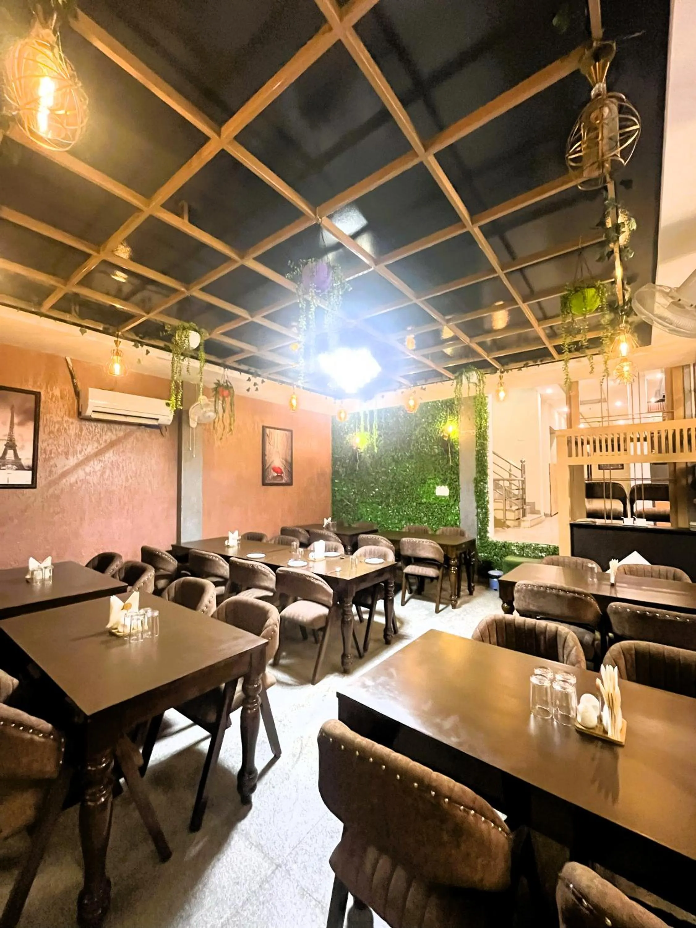 Restaurant/places to eat in Hotel Grand Parador