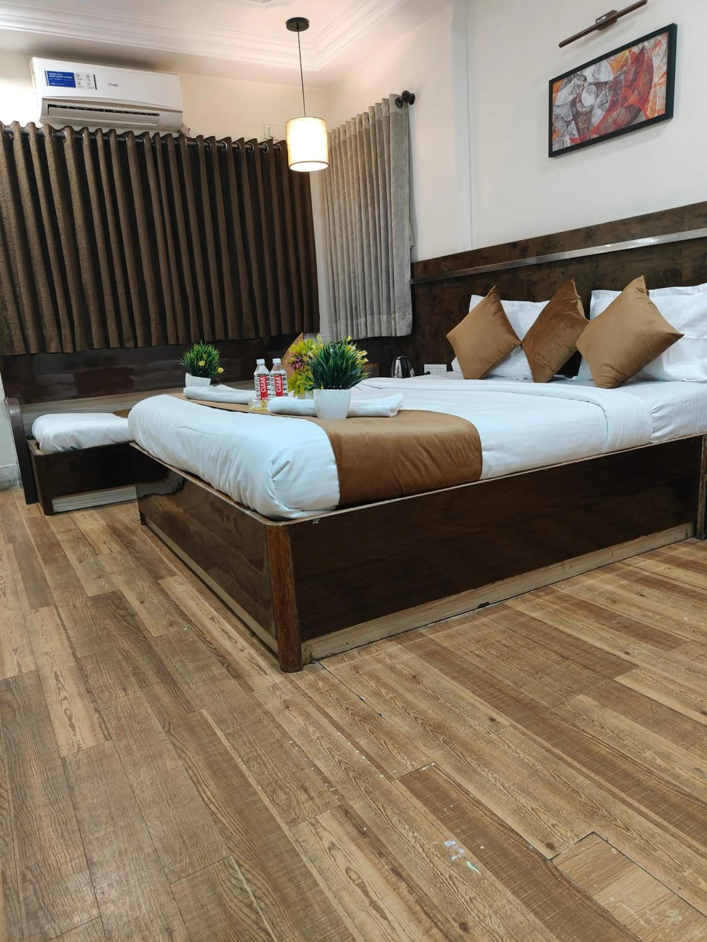 Bed in Hotel Shirdi Park Inn 80 Meters From Sai Samadhi Temple