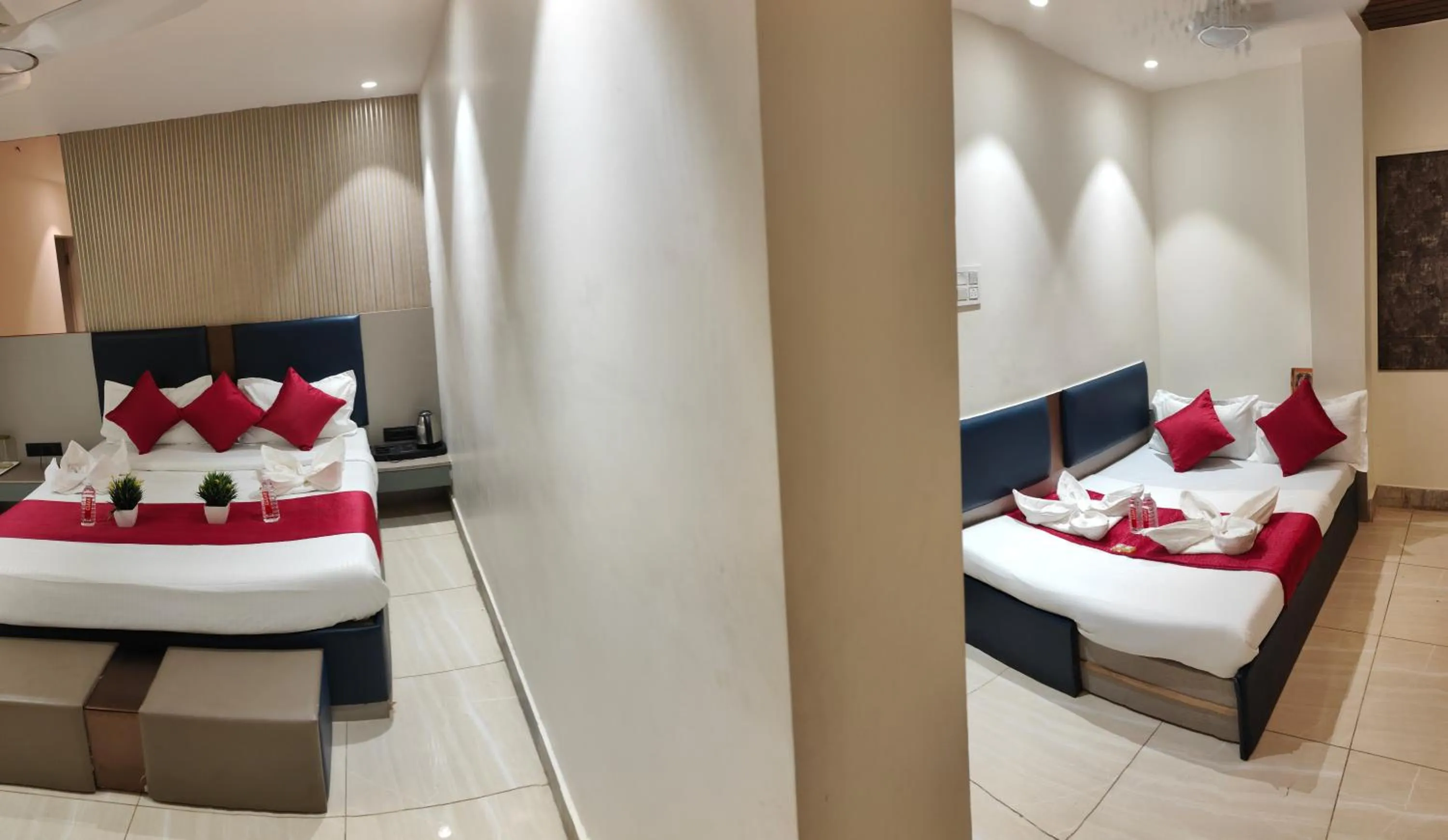 Bed in Hotel Shirdi Park Inn 80 Meters From Sai Samadhi Temple