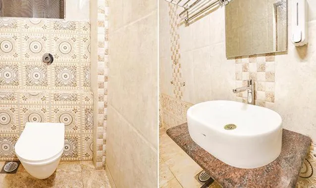 Shower in Hotel Shirdi Park Inn 80 Meters From Sai Samadhi Temple