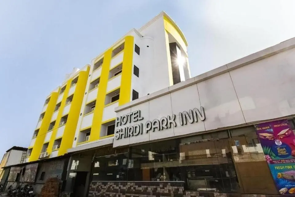 Property building in Hotel Shirdi Park Inn 80 Meters From Sai Samadhi Temple