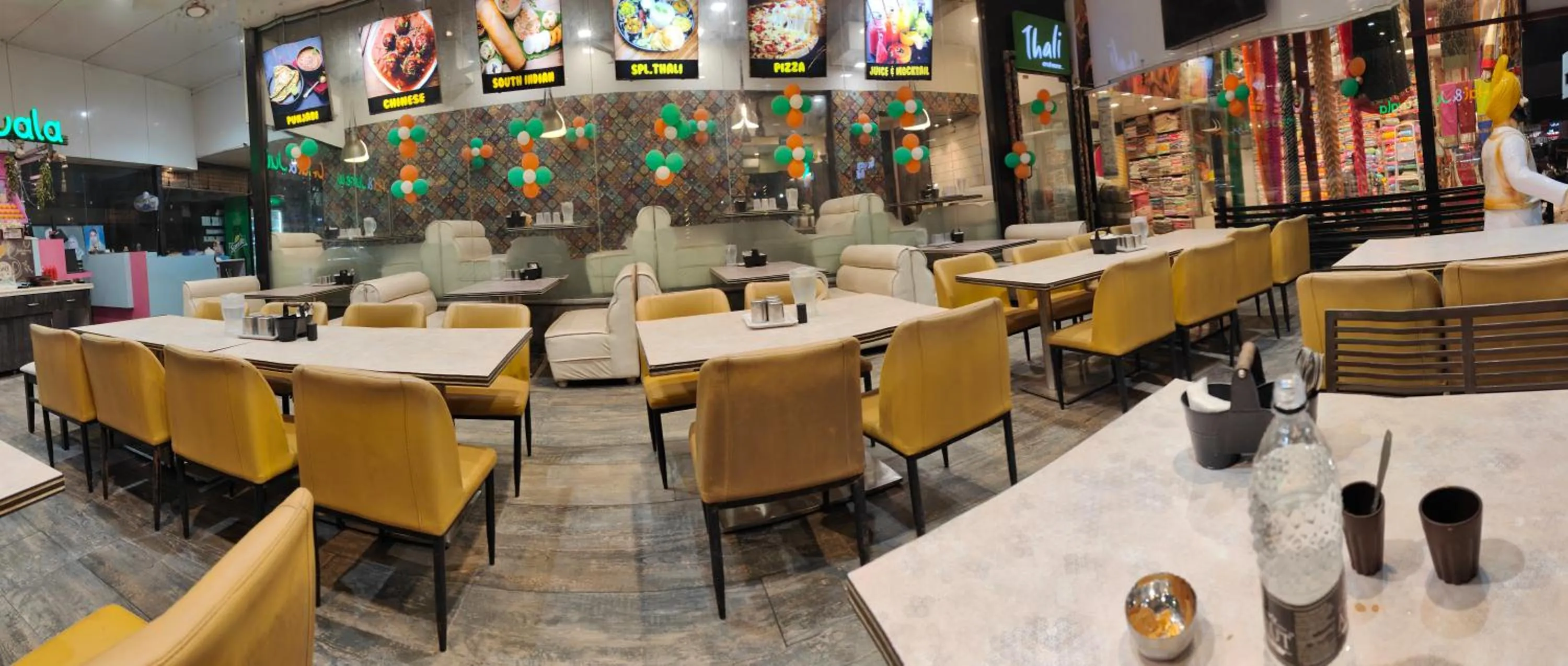 Restaurant/places to eat in Hotel Shirdi Park Inn 80 Meters From Sai Samadhi Temple