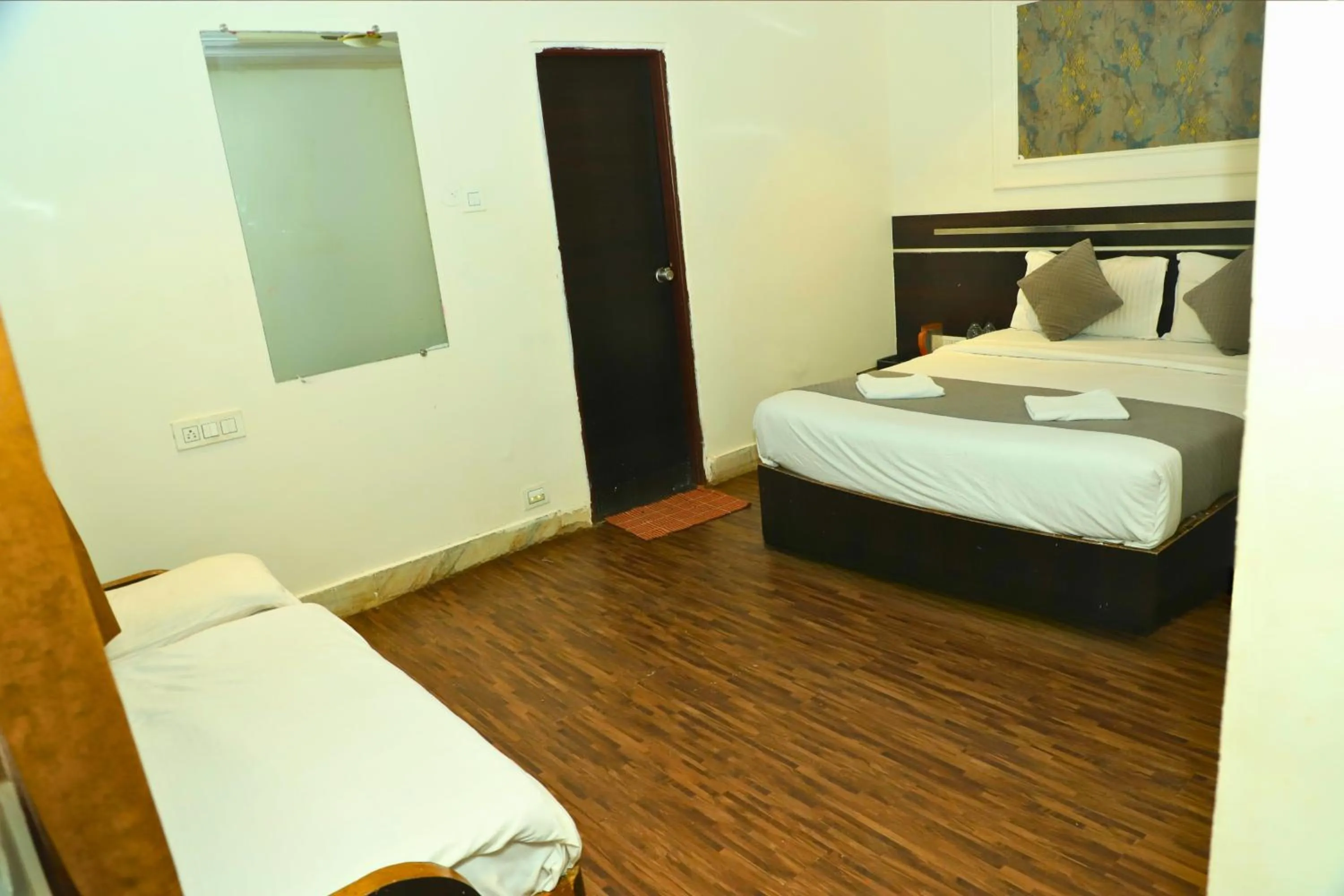 Bed in Hotel Shirdi Park Inn 80 Meters From Sai Samadhi Temple