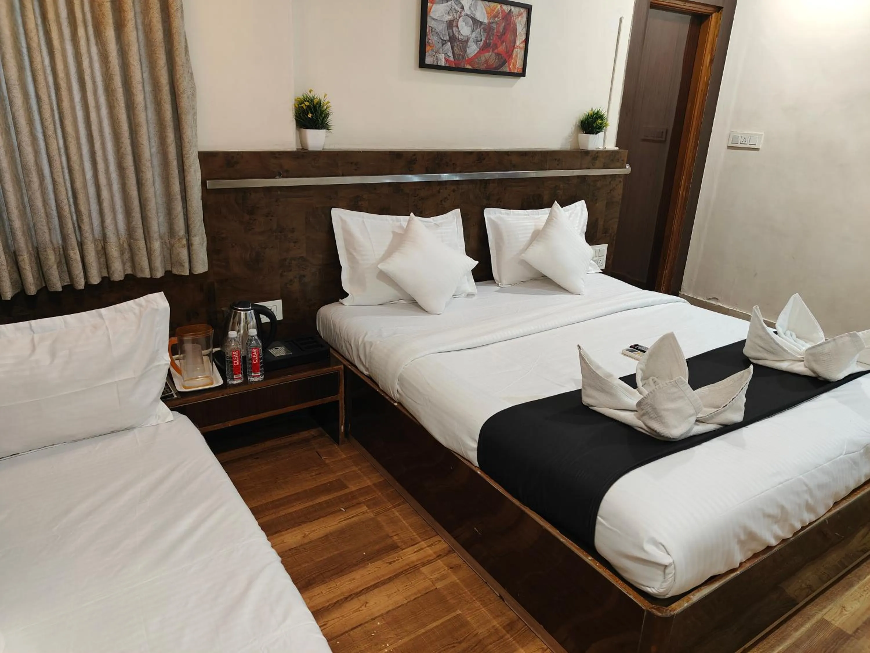 Bed in Hotel Shirdi Park Inn 80 Meters From Sai Samadhi Temple