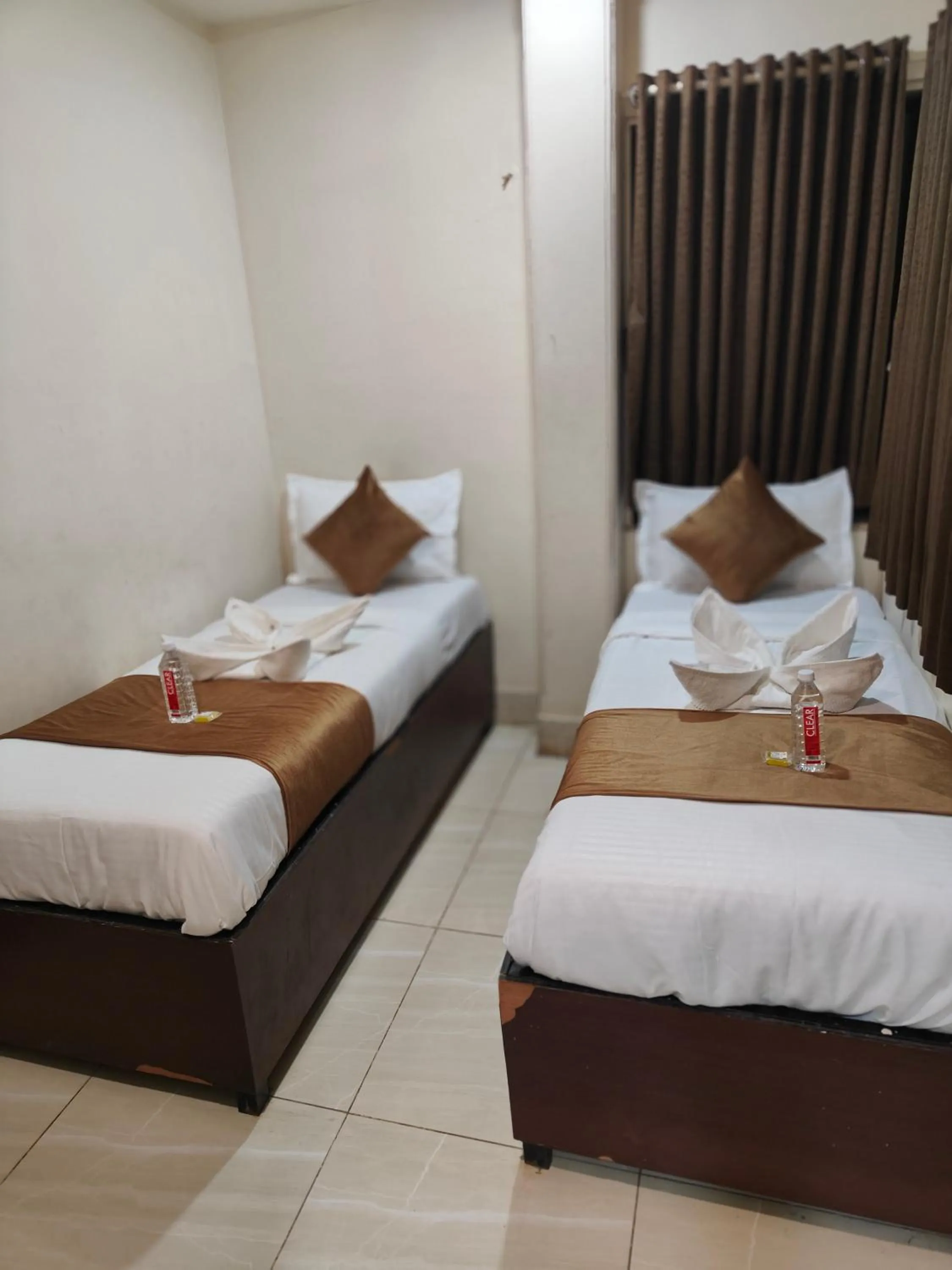 Bed in Hotel Shirdi Park Inn 80 Meters From Sai Samadhi Temple