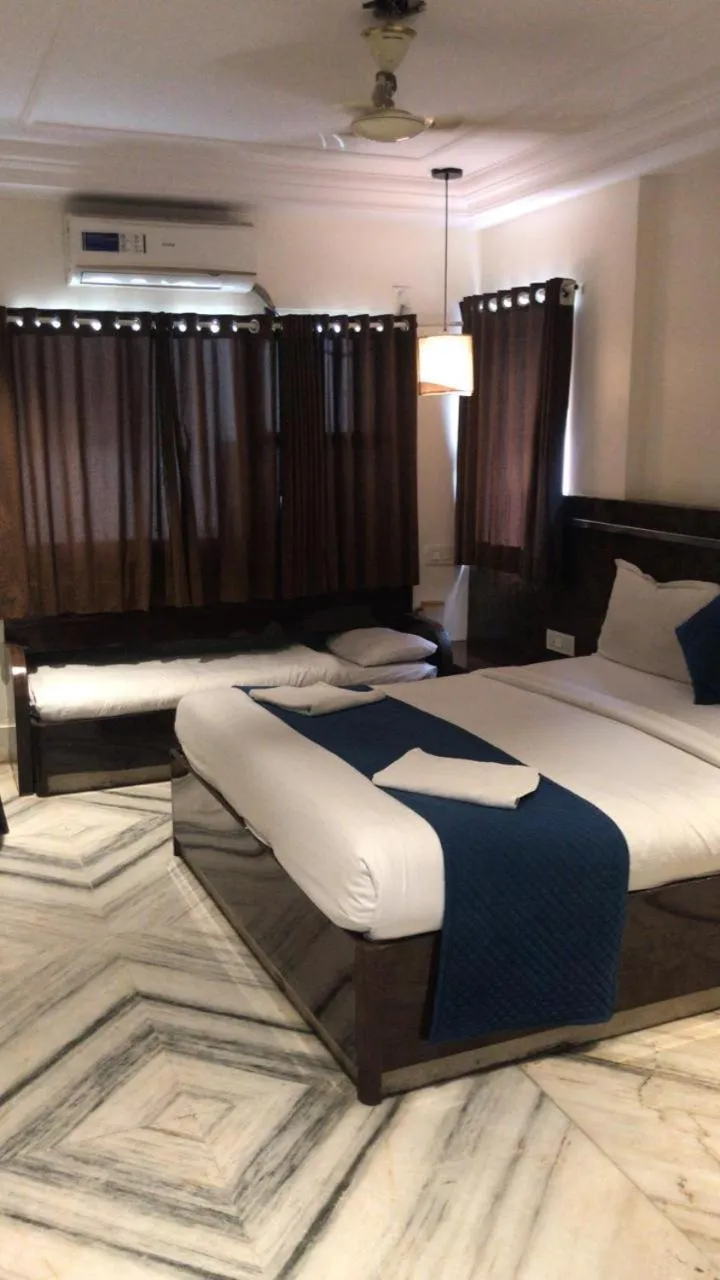 Bed in Hotel Shirdi Park Inn 80 Meters From Sai Samadhi Temple