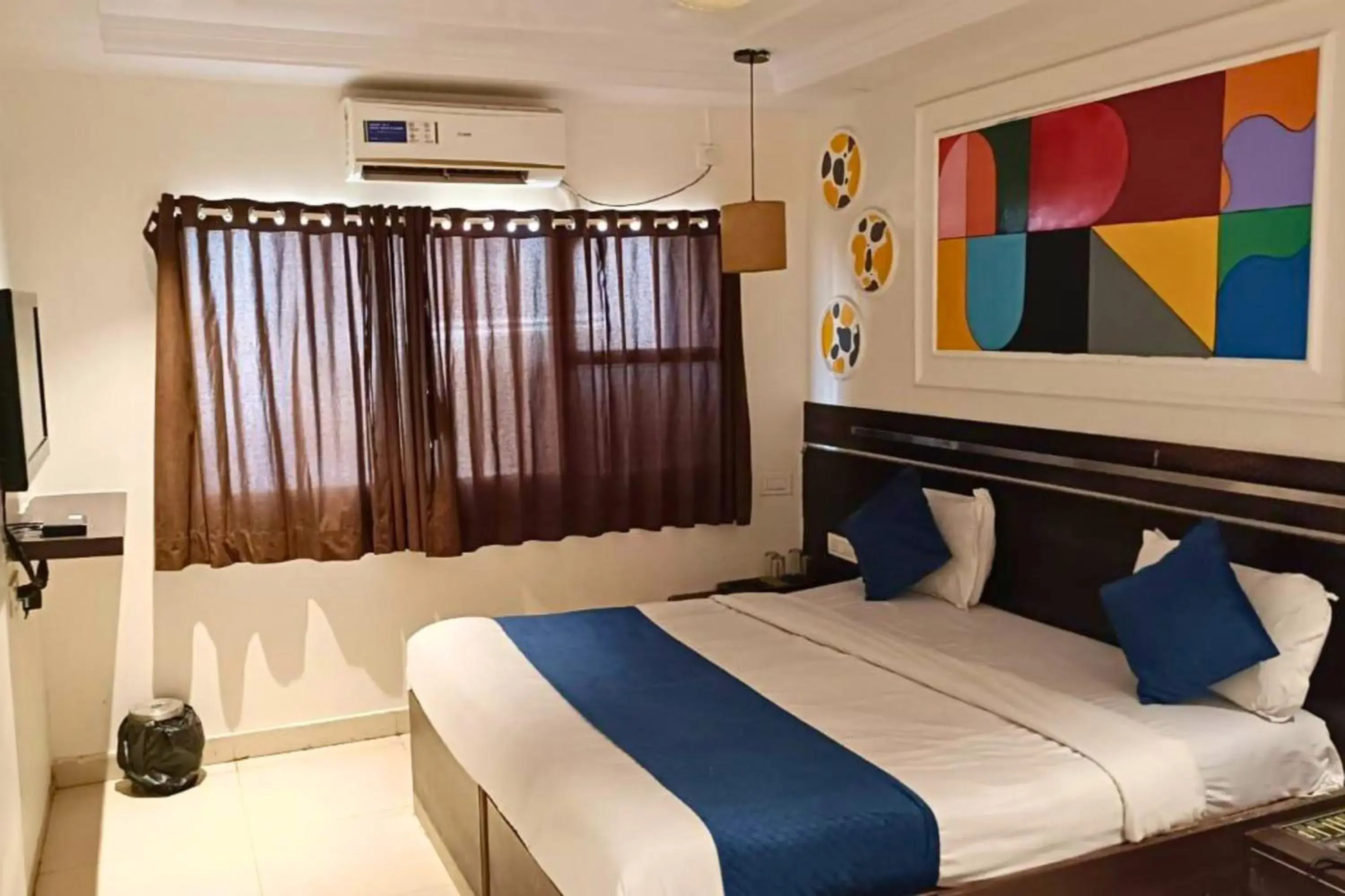 Deluxe Triple Room in Hotel Shirdi Park Inn 80 Meters From Sai Samadhi Temple Deluxe Triple Room in Hotel Shirdi Park Inn 80 Meters From Sai Samadhi Temple