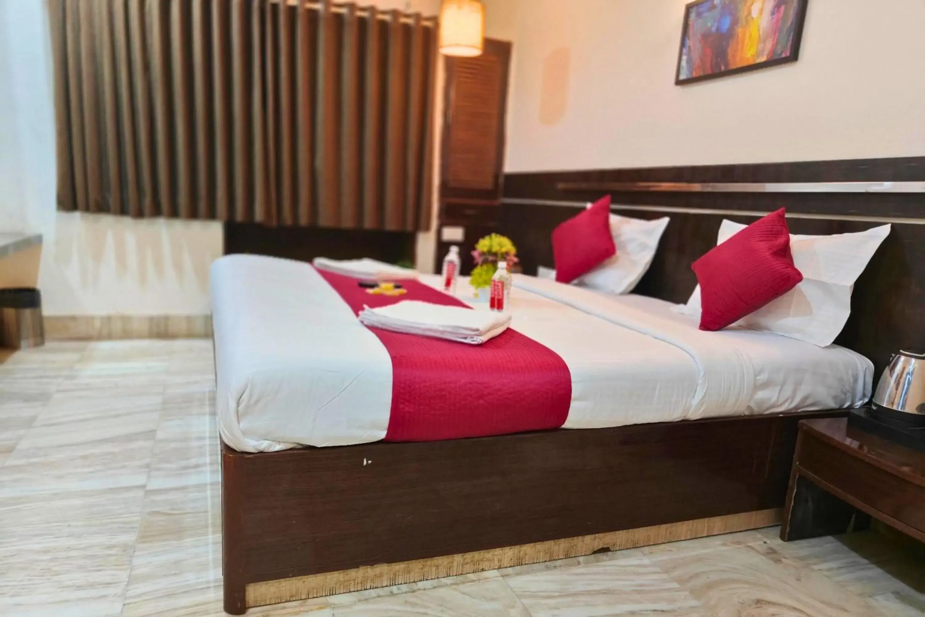 Triple Room with City View in Hotel Shirdi Park Inn 80 Meters From Sai Samadhi Temple Triple Room with City View in Hotel Shirdi Park Inn 80 Meters From Sai Samadhi Temple