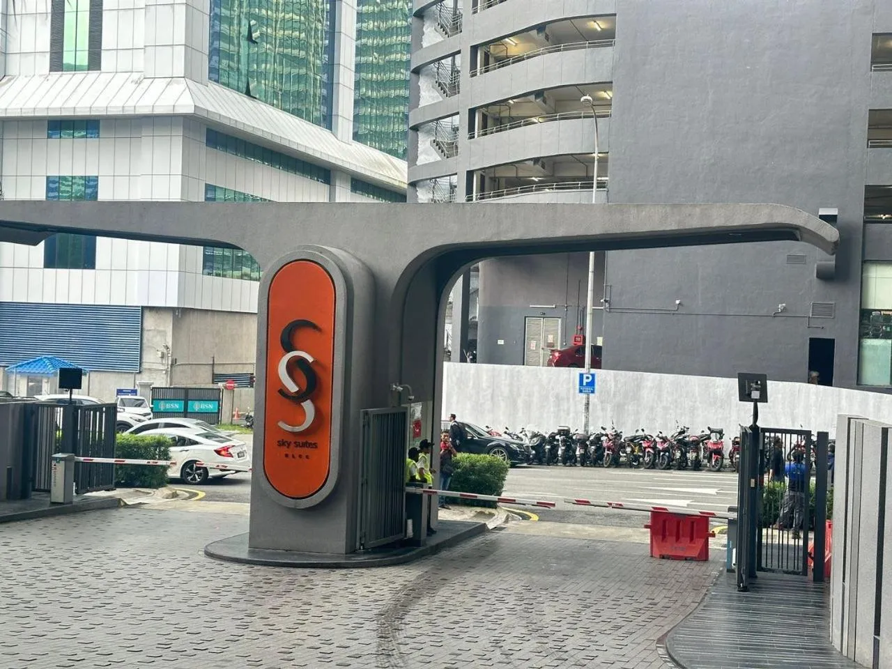 Facade/entrance in Sky Suites KL City Center